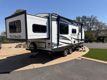 2020 Keystone Outback Ultra-Lite 210urs