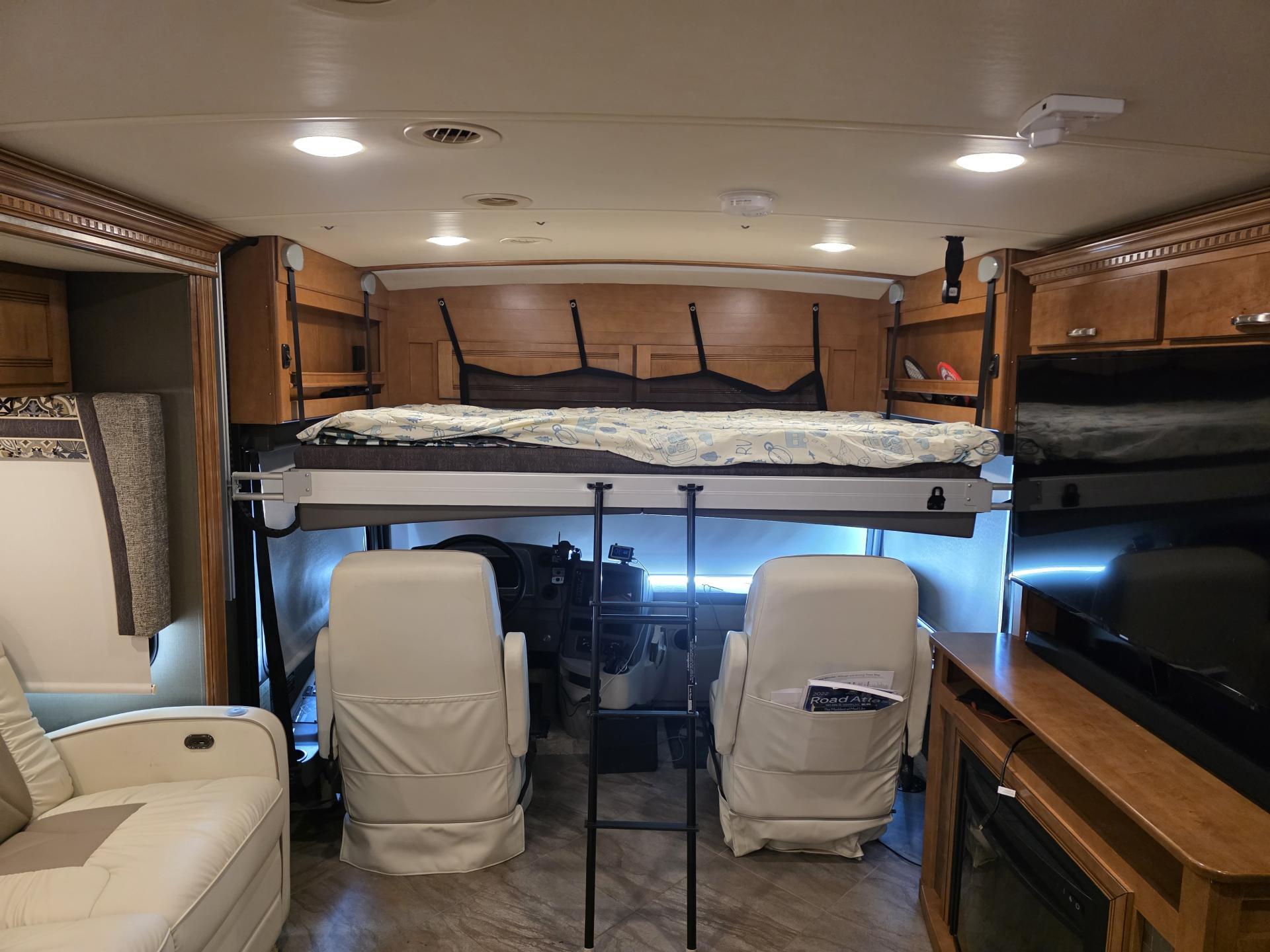 2019 Winnebago Forza 34t