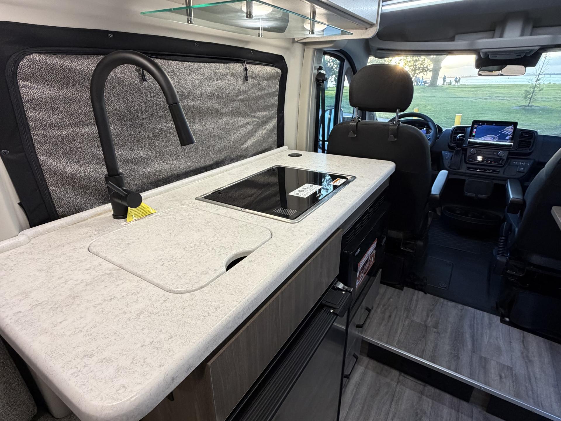 2024 Thor Motor Coach Dazzle 2lb