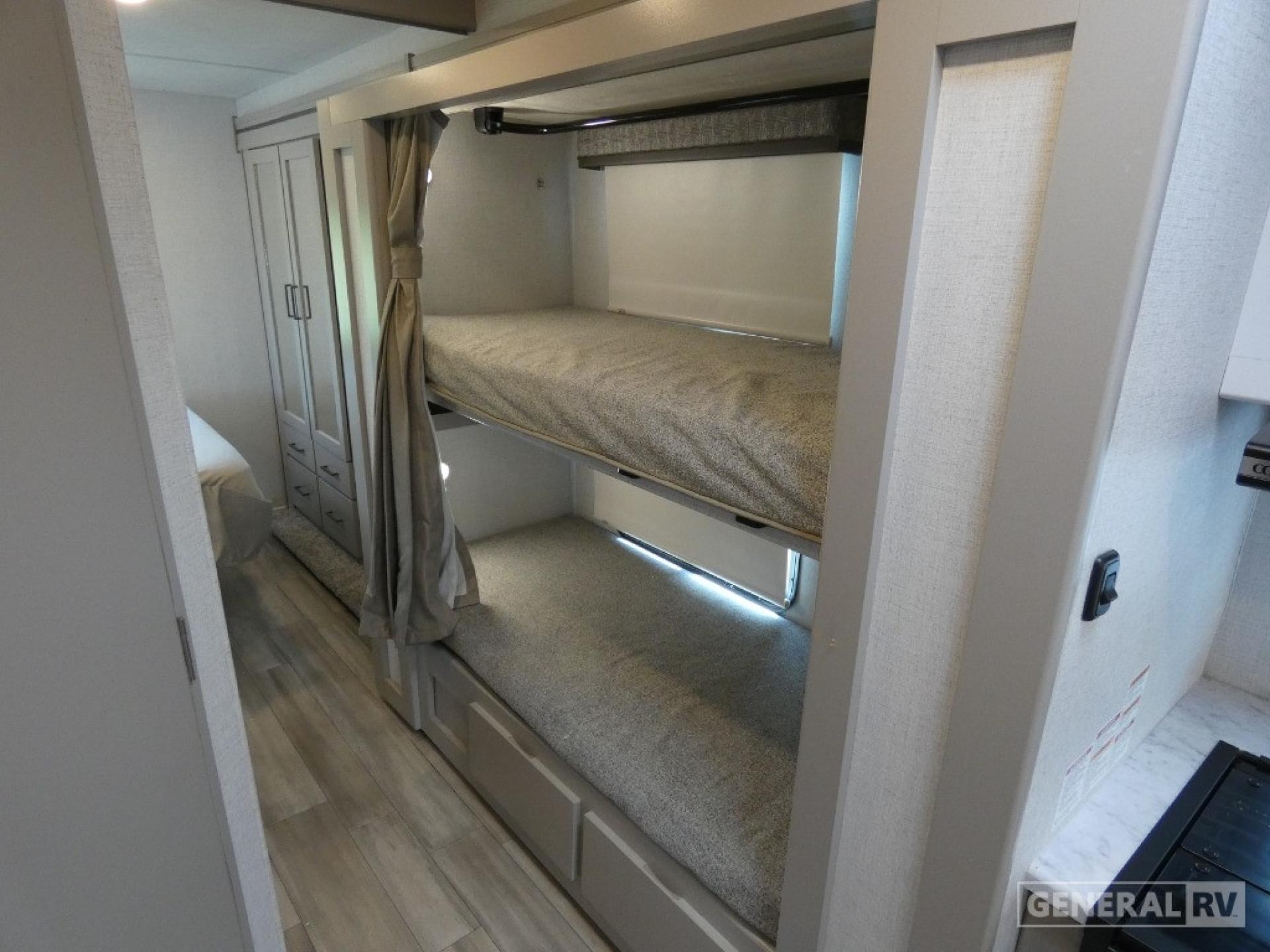 2025 Thor Motor Coach Pasadena SL31