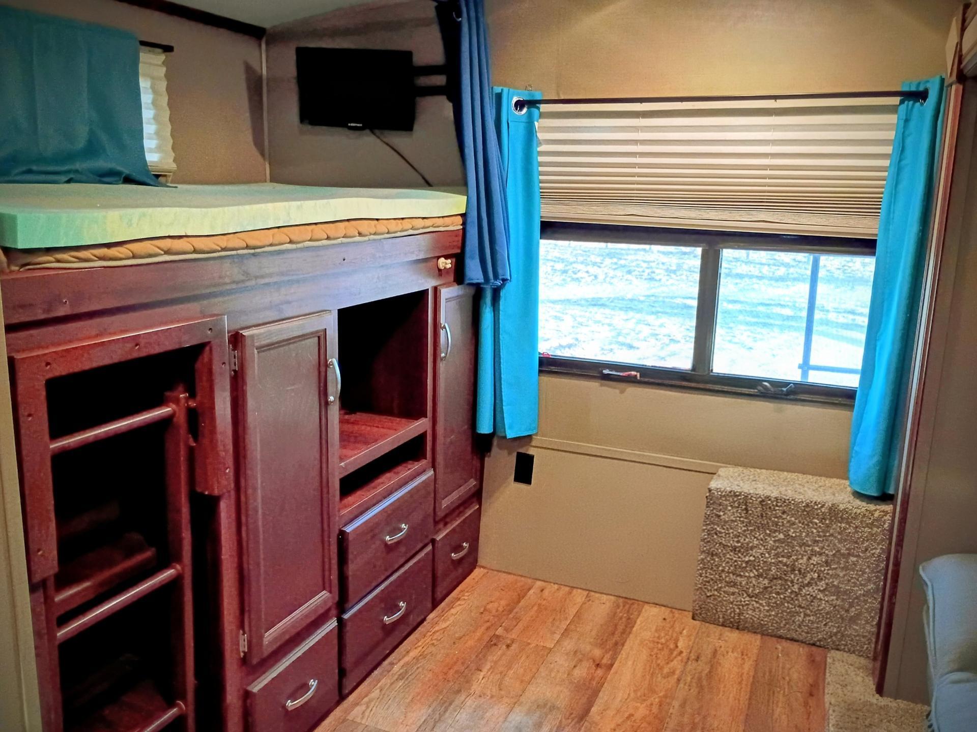 2015 Keystone Outback Super-Lite 323bh