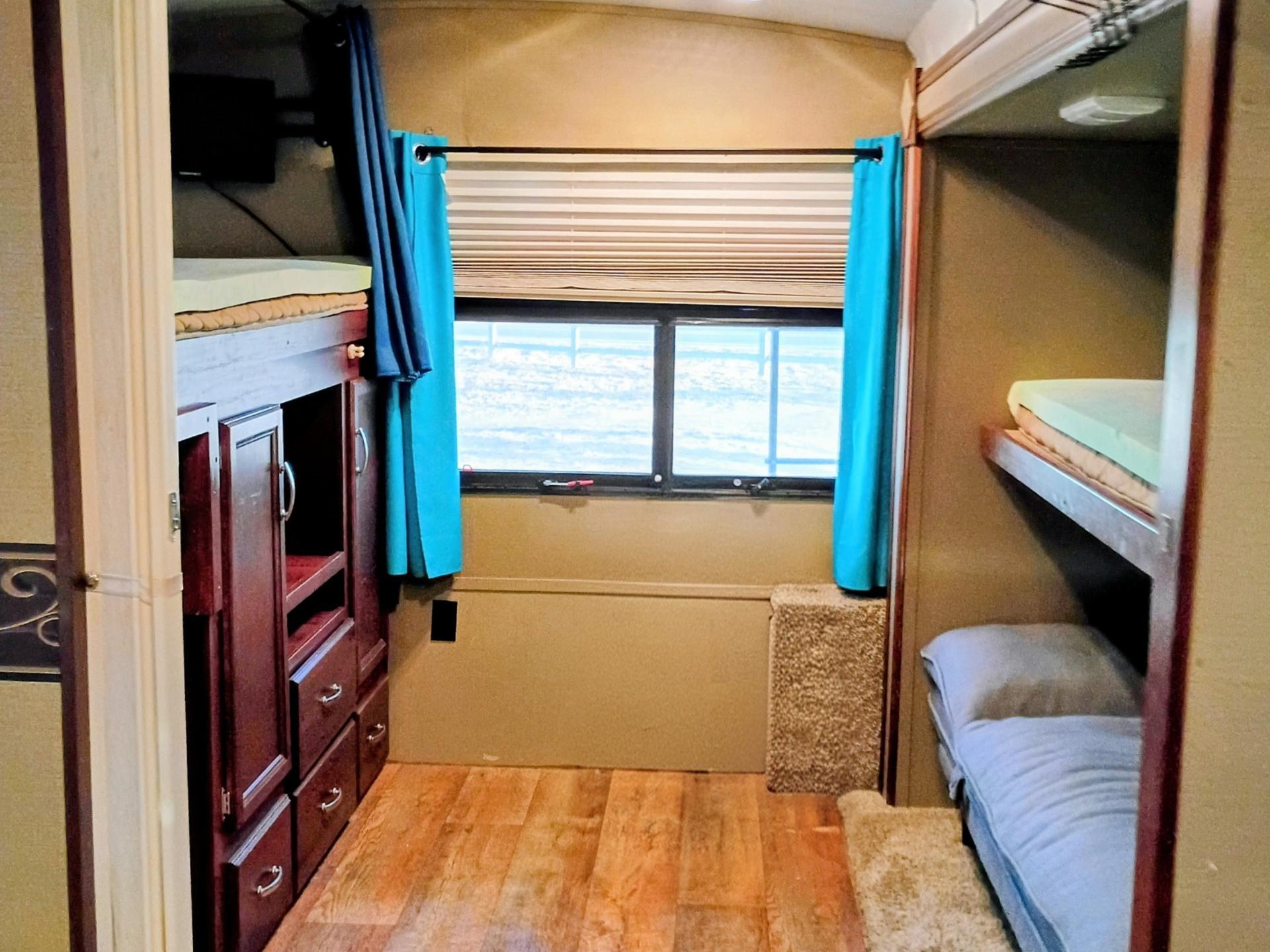 2015 Keystone Outback Super-Lite 323bh