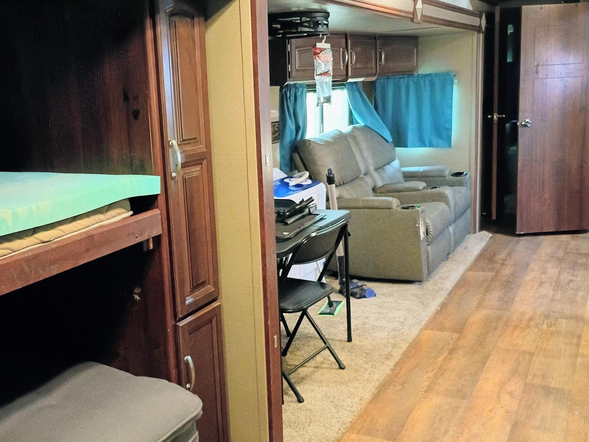2015 Keystone Outback Super-Lite 323bh