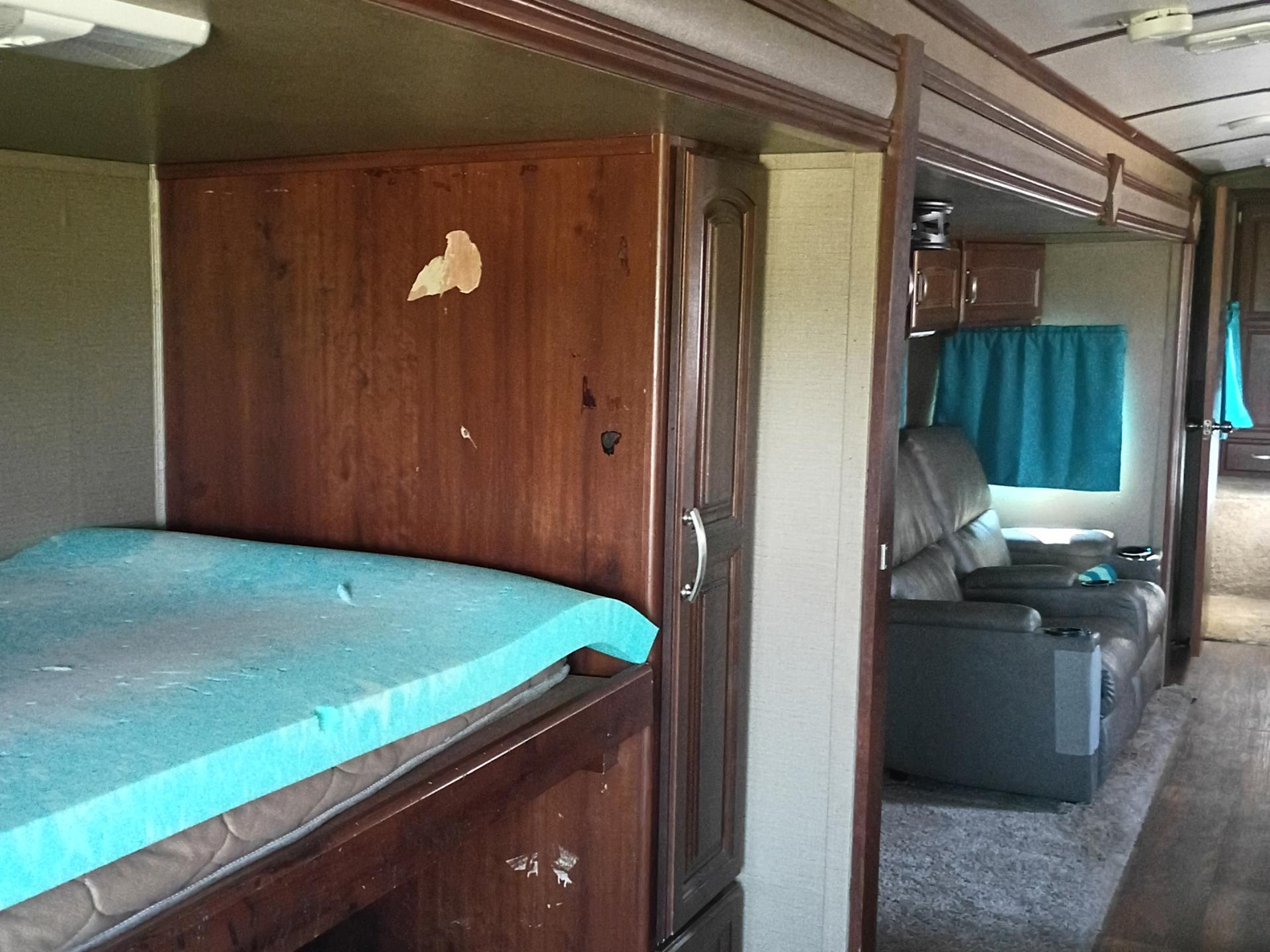 2015 Keystone Outback Super-Lite 323bh
