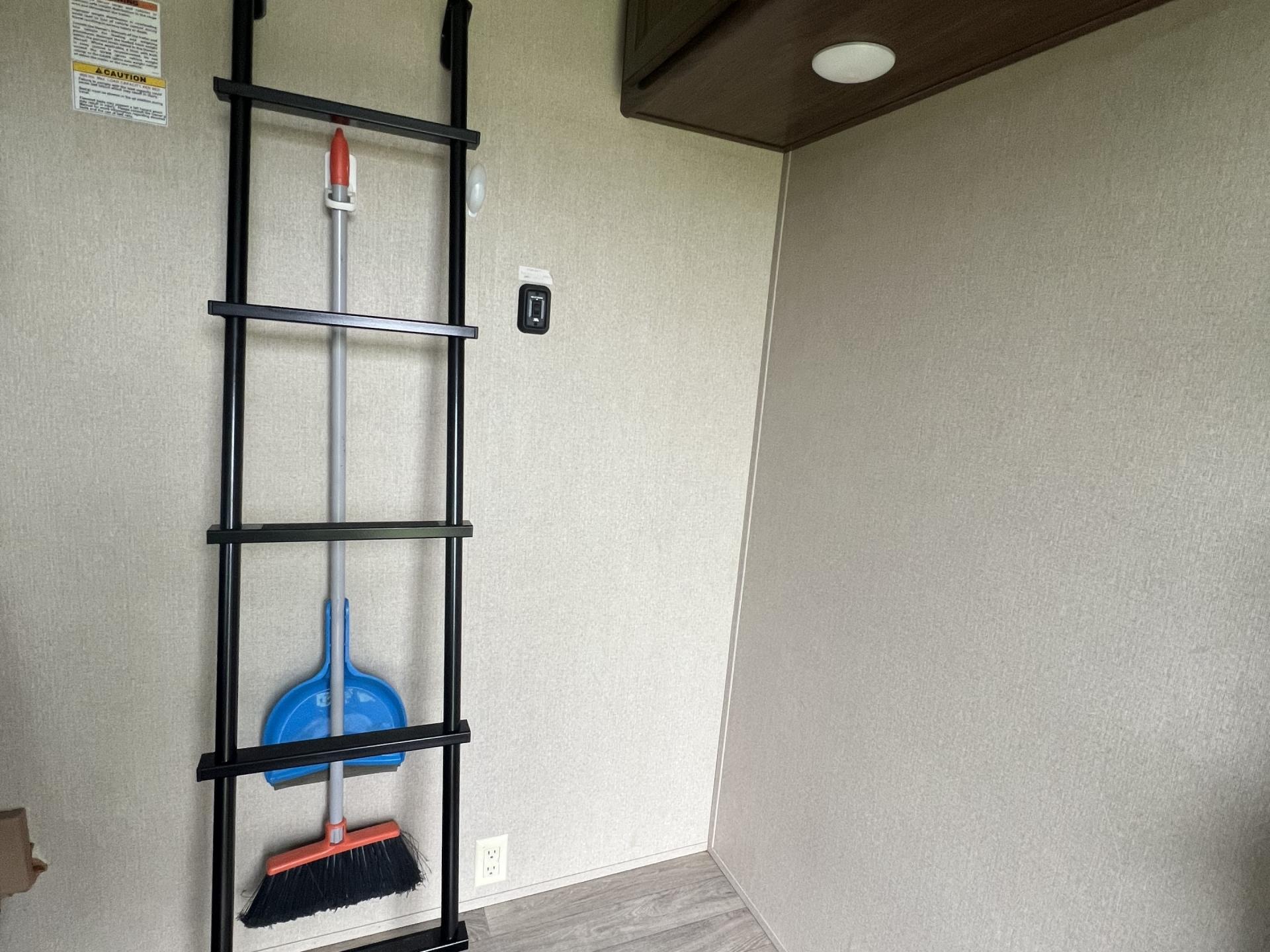 2016 Coleman Coleman Lantern 274BH