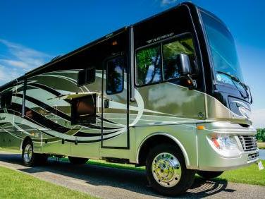2015 Fleetwood Bounder 33c