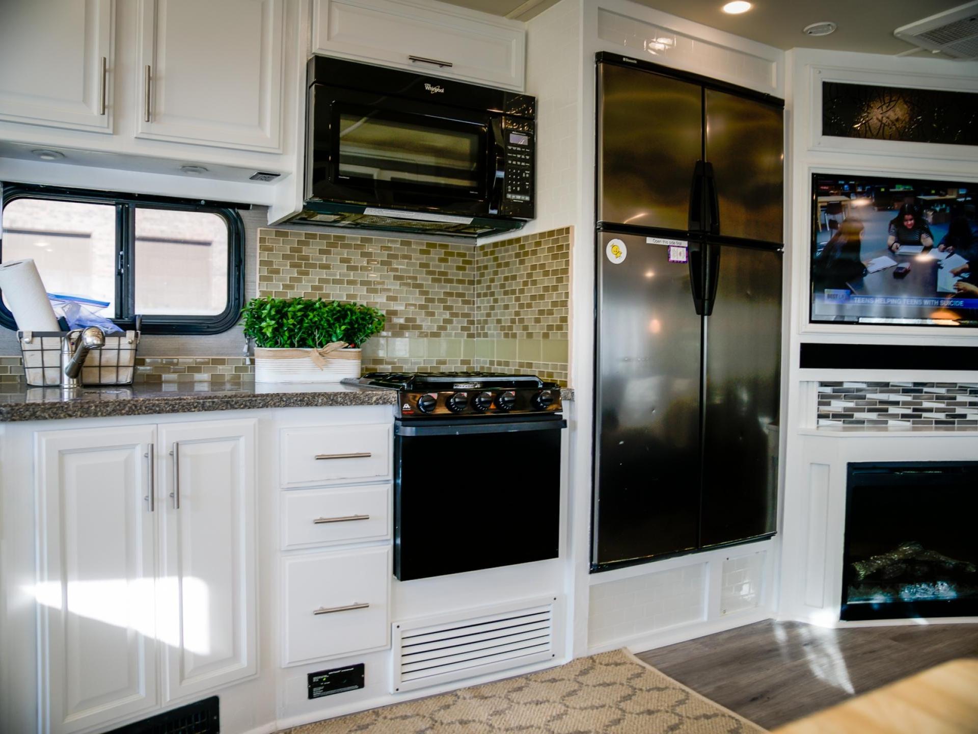 2015 Fleetwood Bounder 33c