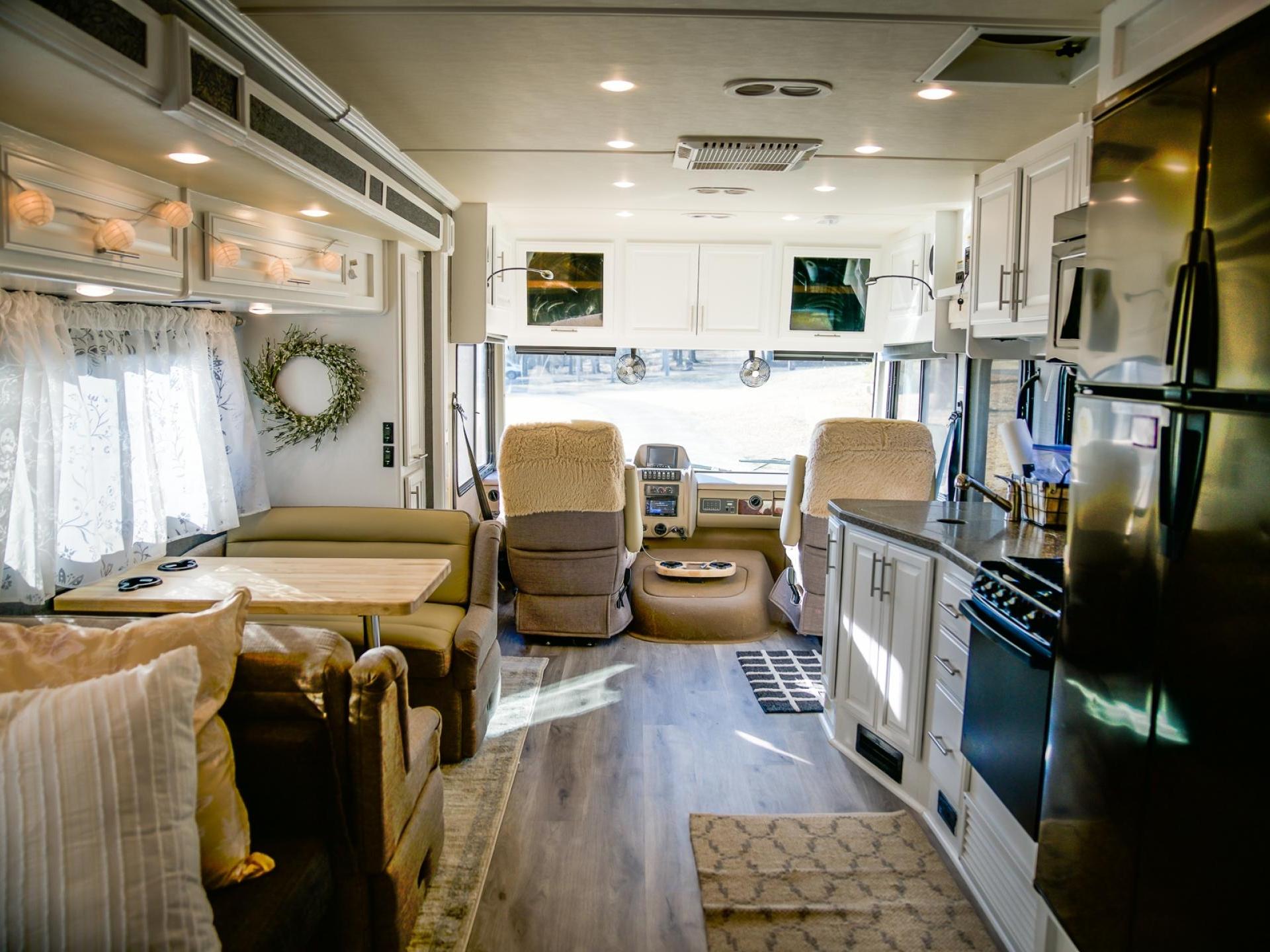2015 Fleetwood Bounder 33c