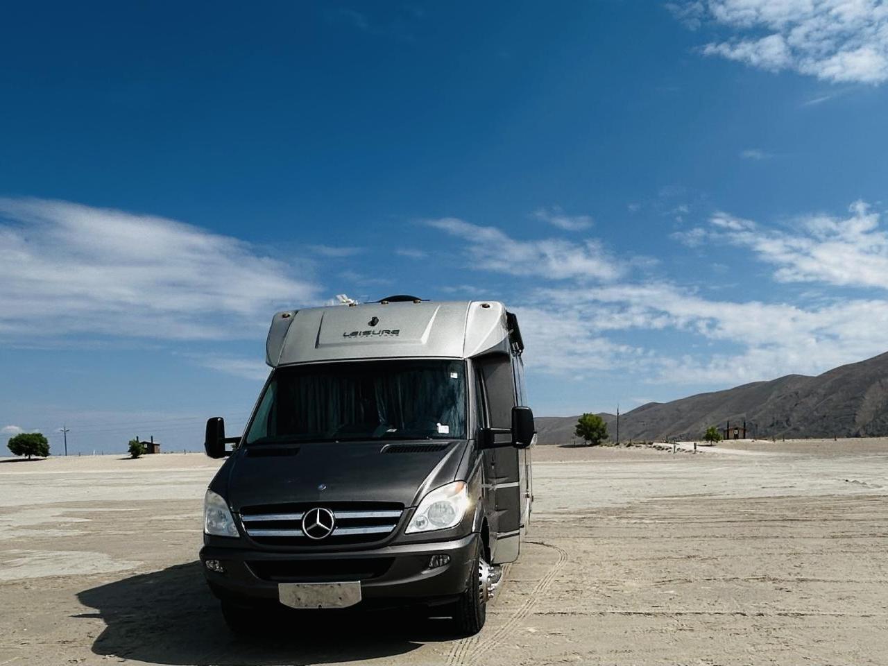2013 Leisure Travel Vans Unity u24mb