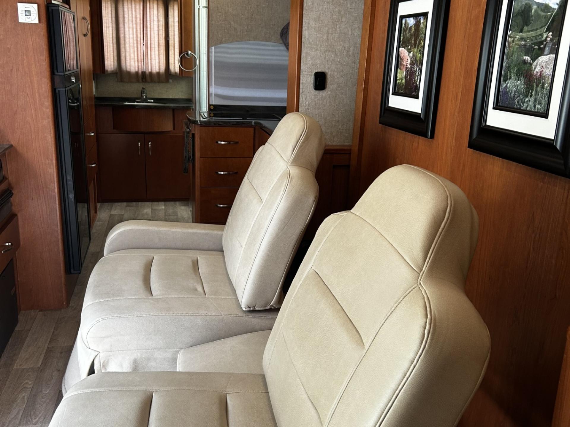 2013 Leisure Travel Vans Unity u24mb