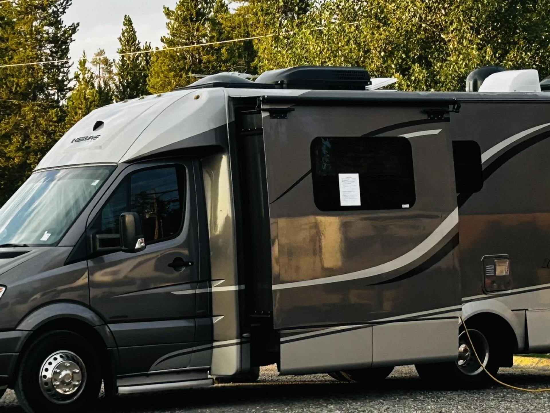 2013 Leisure Travel Vans Unity u24mb