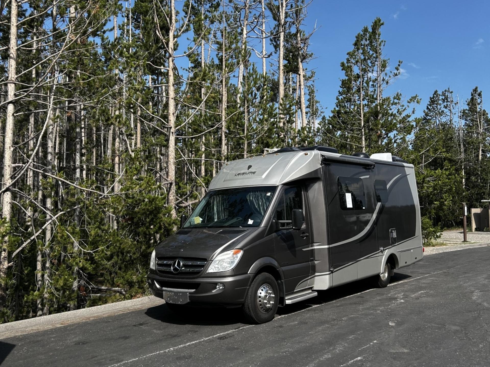 2013 Leisure Travel Vans Unity u24mb