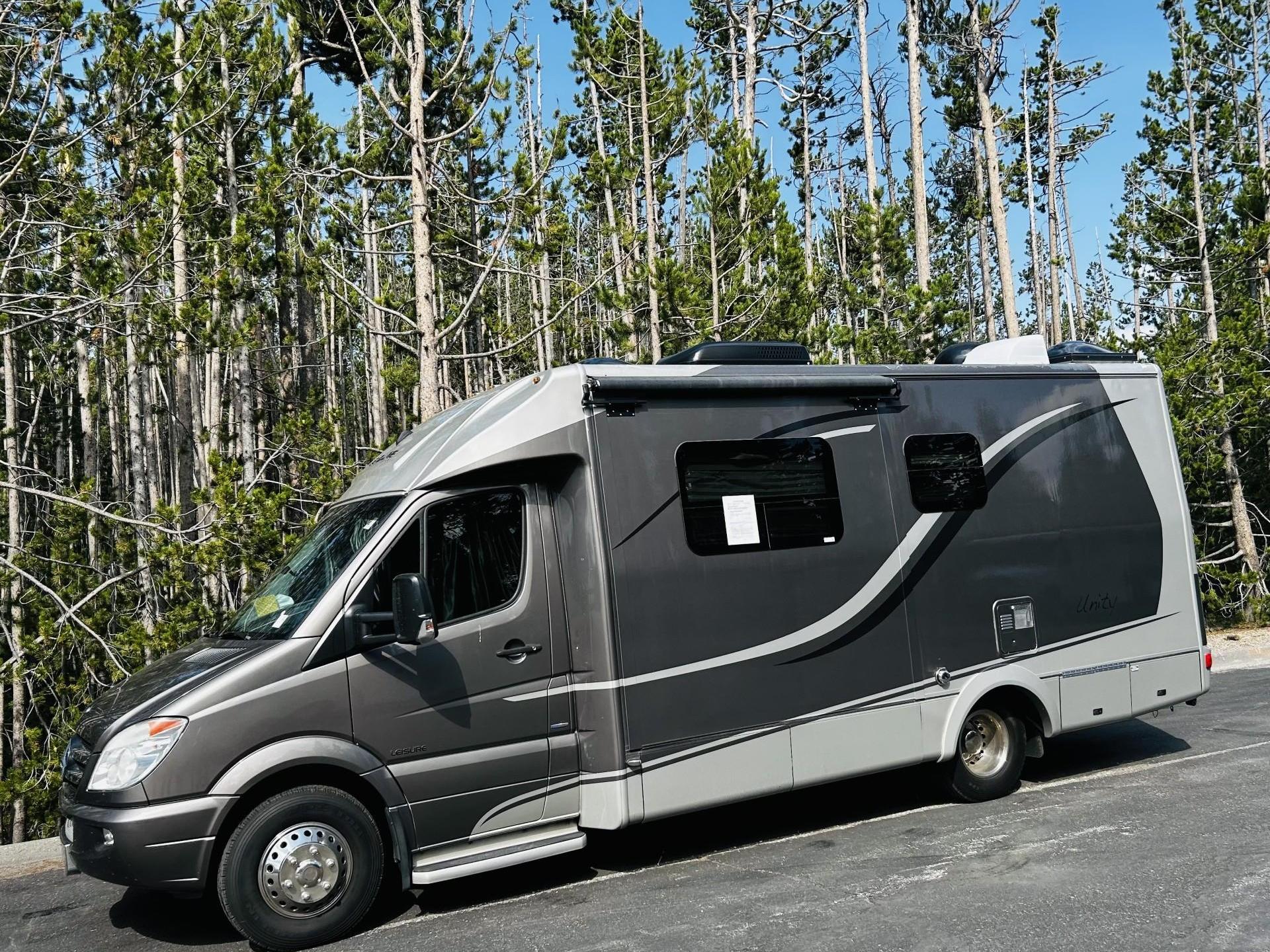 2013 Leisure Travel Vans Unity u24mb