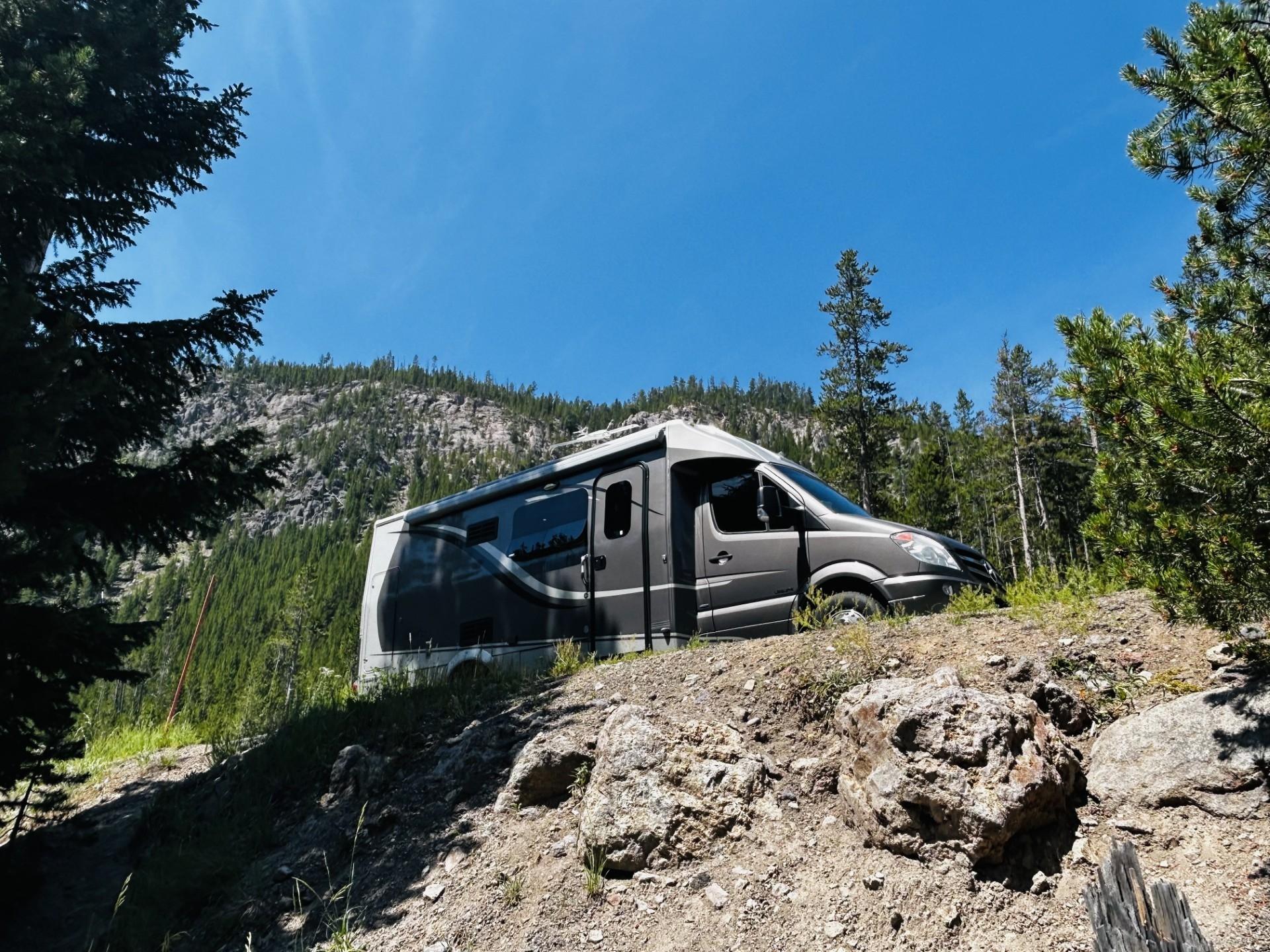 2013 Leisure Travel Vans Unity u24mb