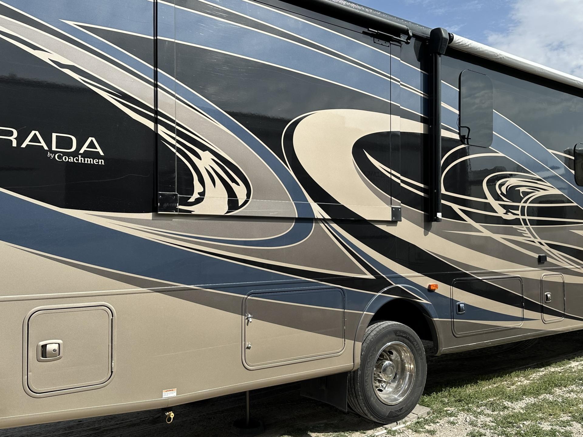 2022 FOREST RIVER Coachmen Mirada 35ES