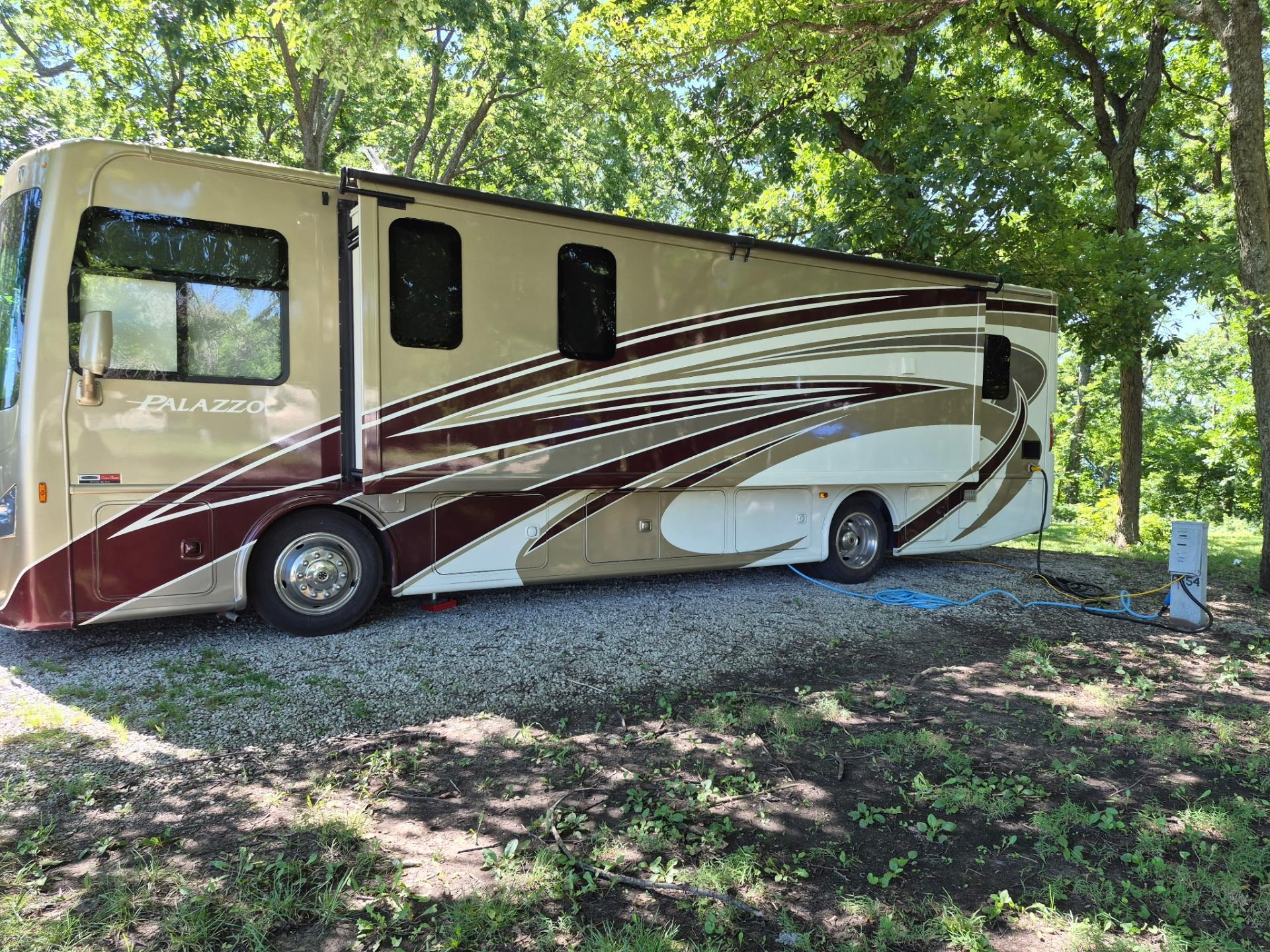 2016 Thor Motor Coach Palazzo 33.3