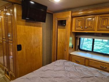 2016 Thor Motor Coach Palazzo 33.3