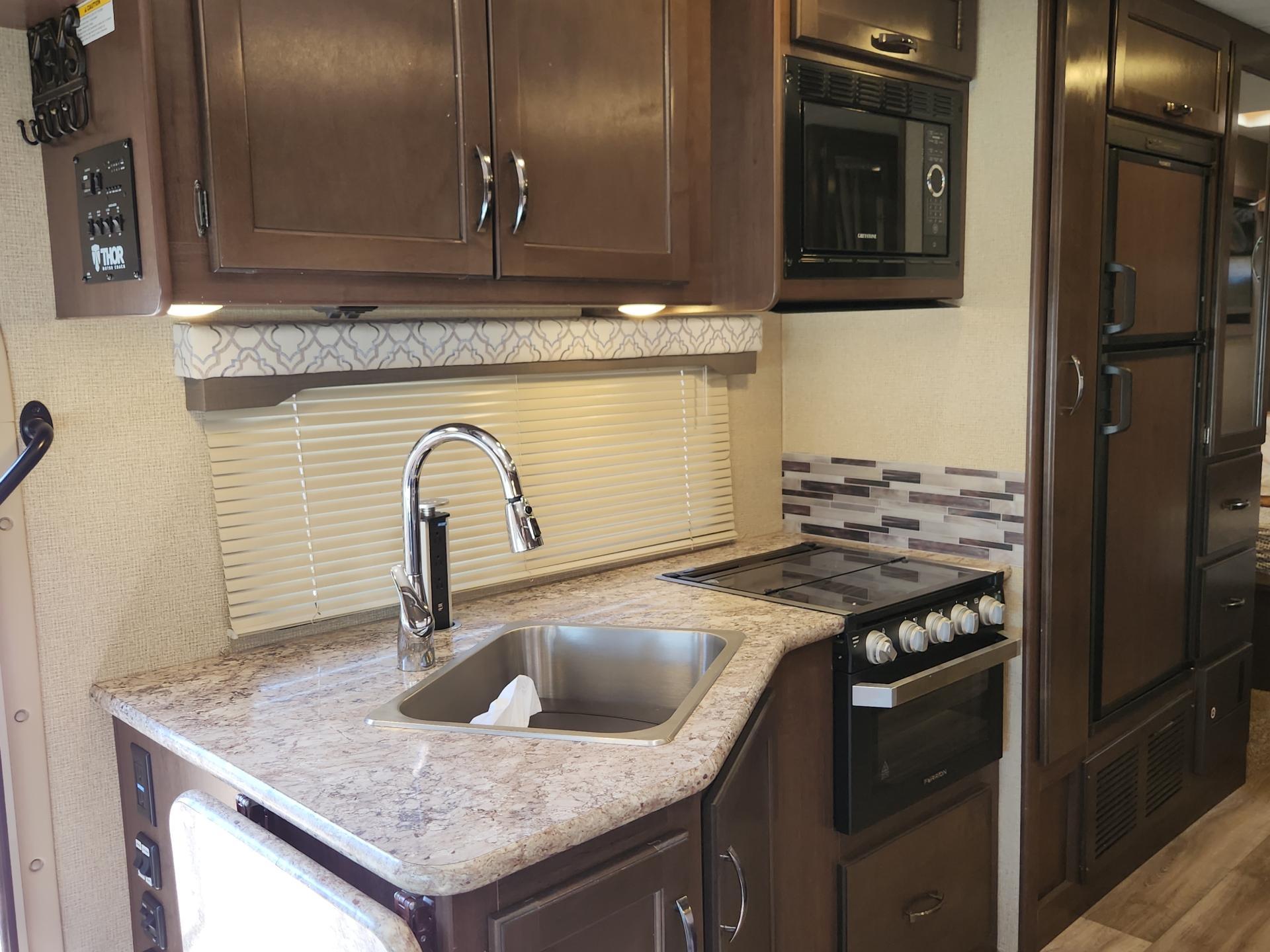 2019 Thor Motor Coach Freedom Elite 28fe
