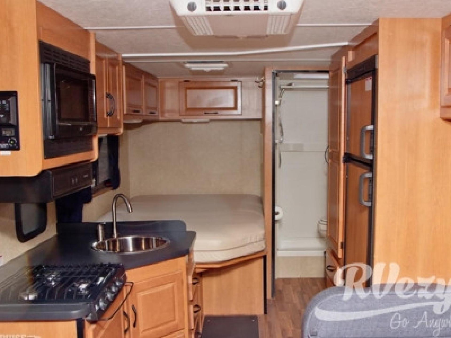 2015 THOR MOTOR COACH MAJESTIC 23A