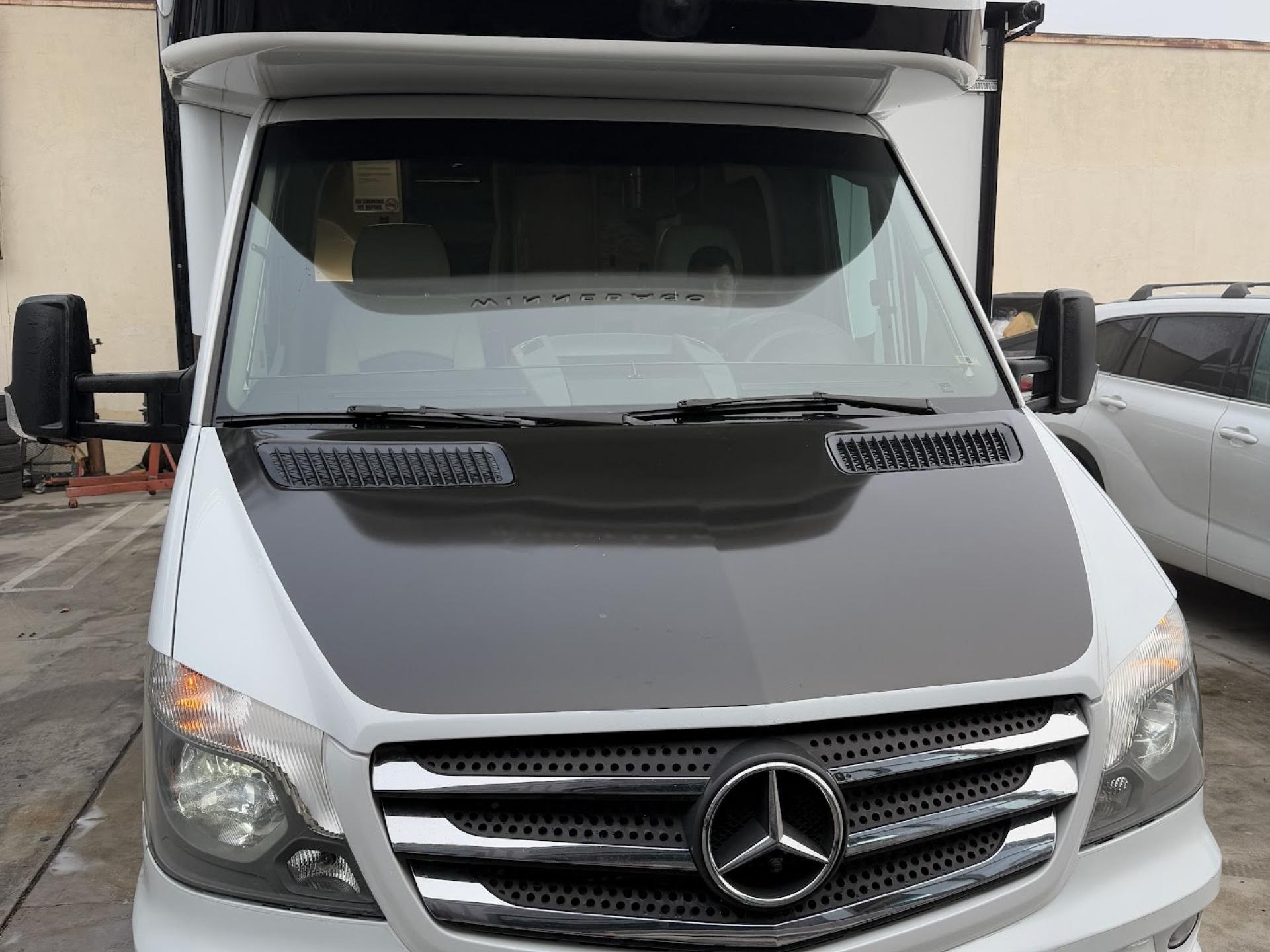 2016 Winnebago Navion 24j