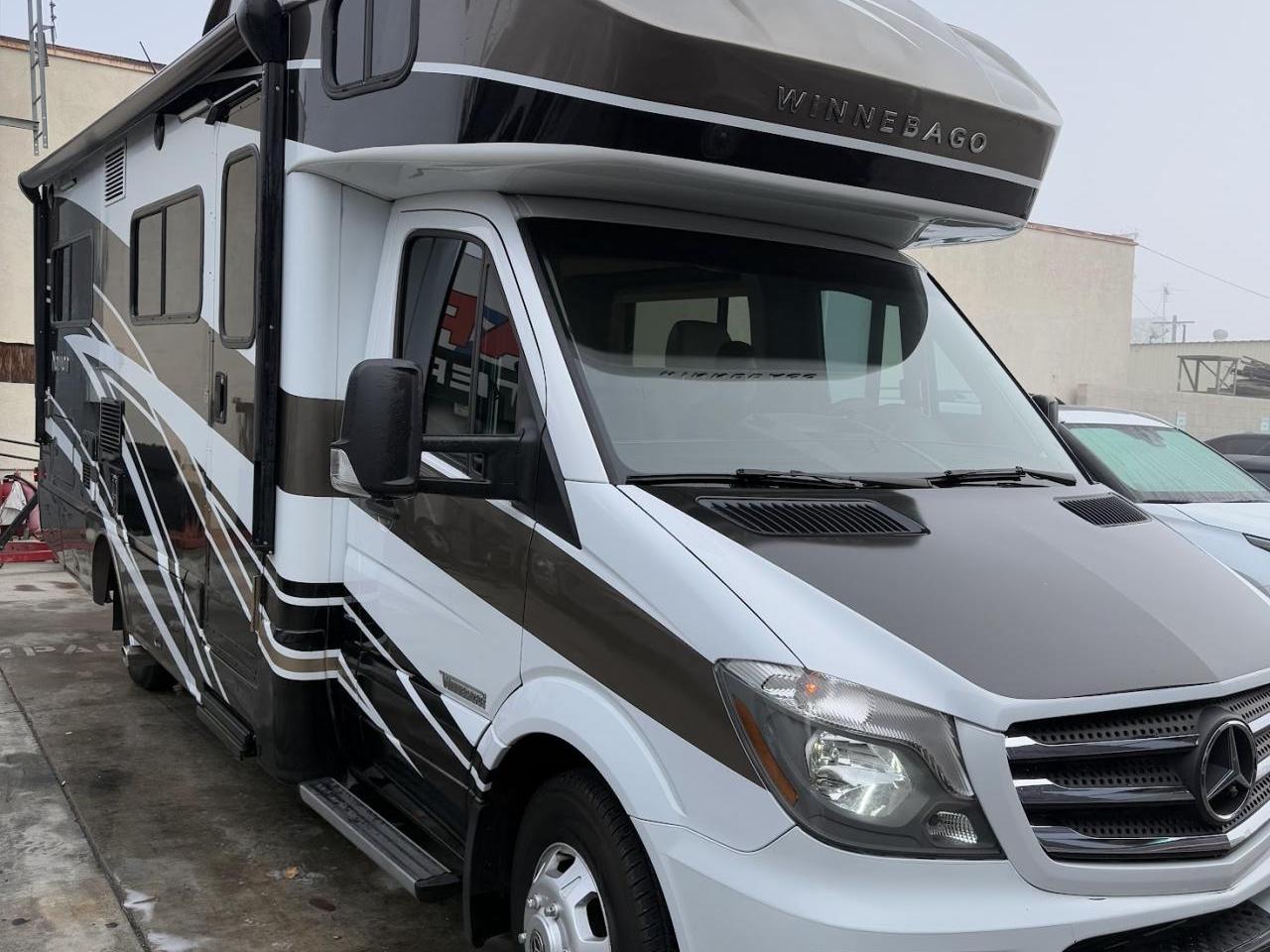 2016 Winnebago Navion 24j