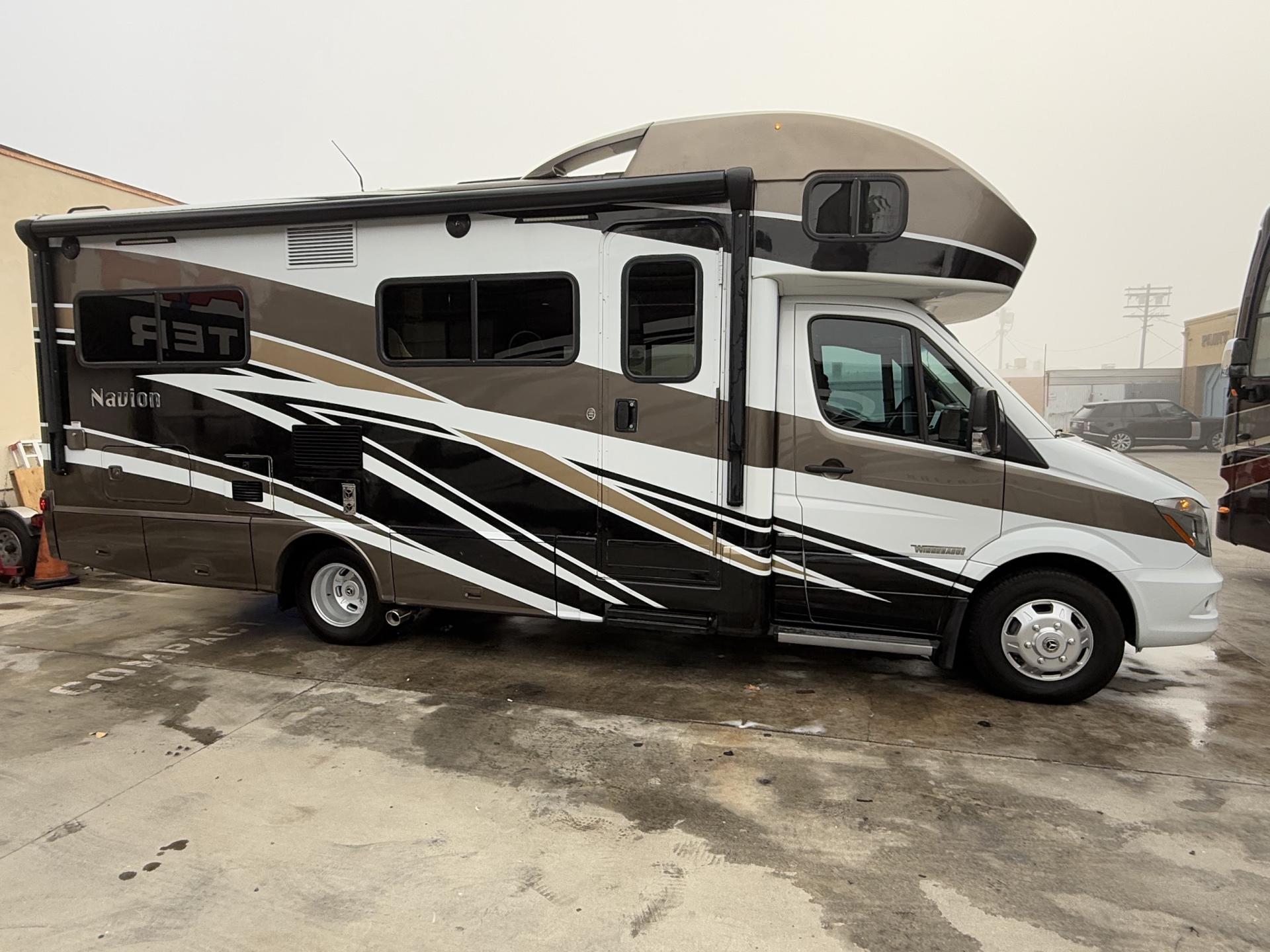 2016 Winnebago Navion 24j