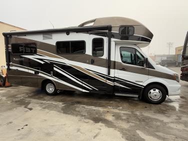 2016 Winnebago Navion 24j