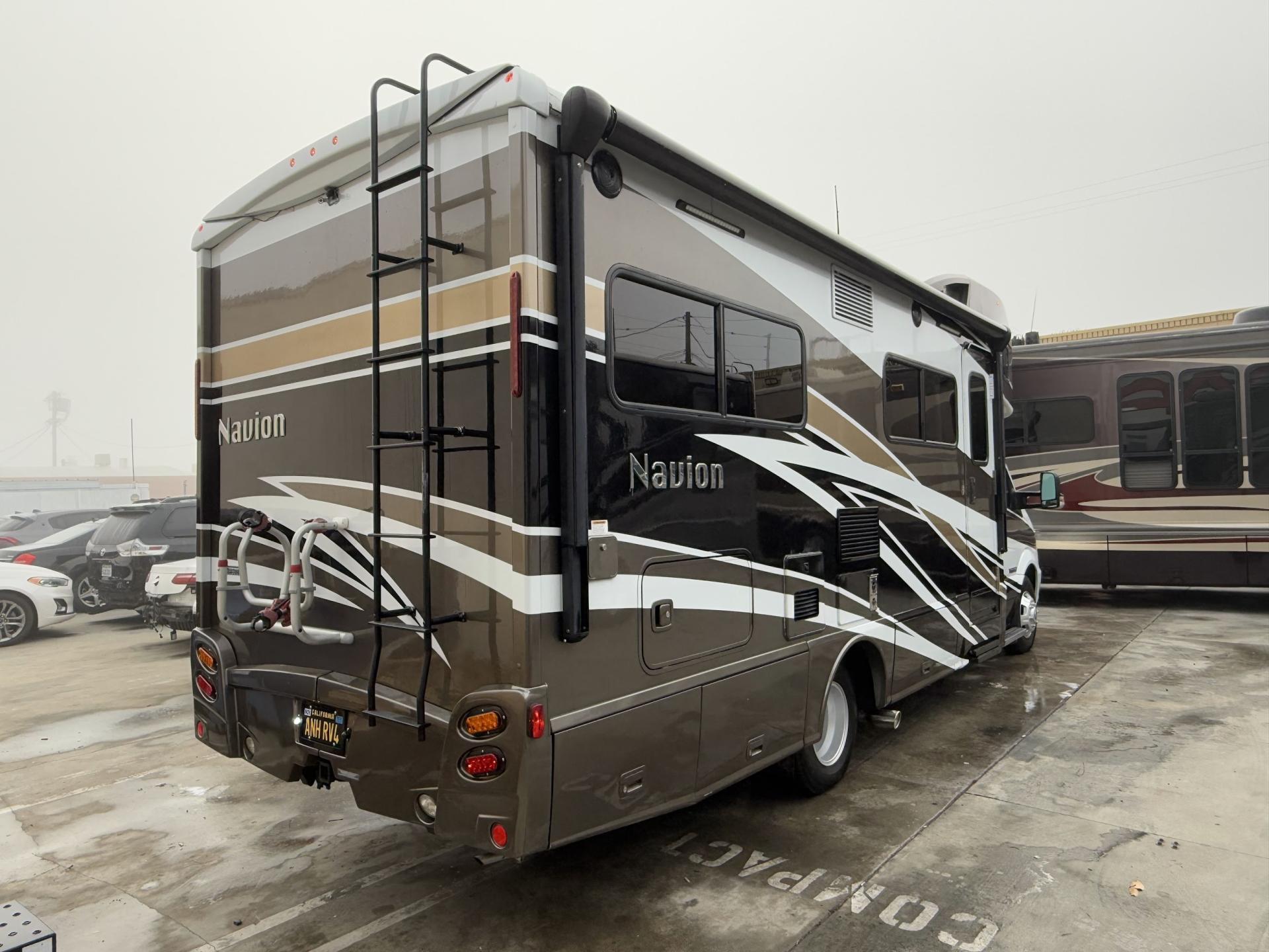 2016 Winnebago Navion 24j