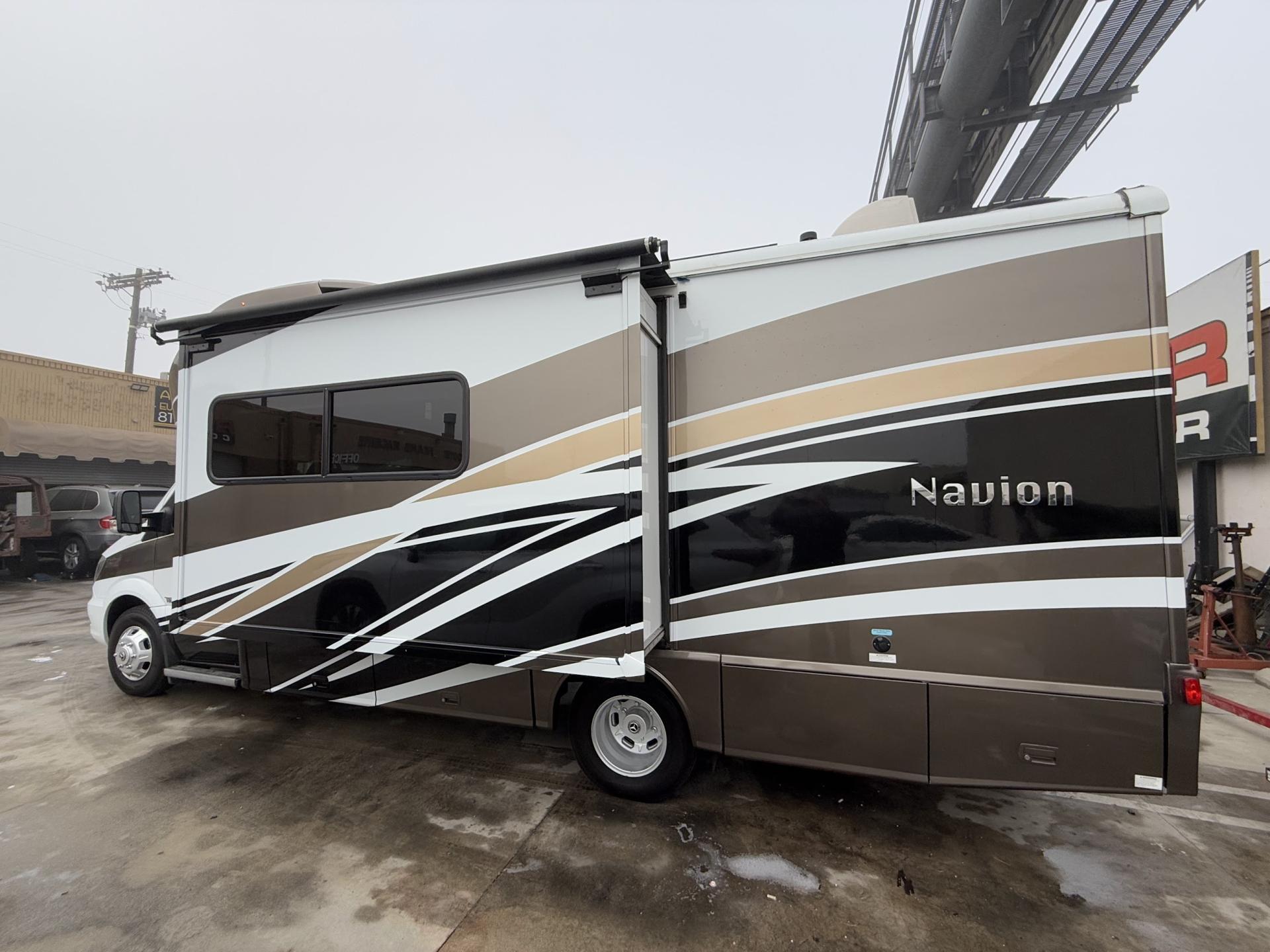 2016 Winnebago Navion 24j