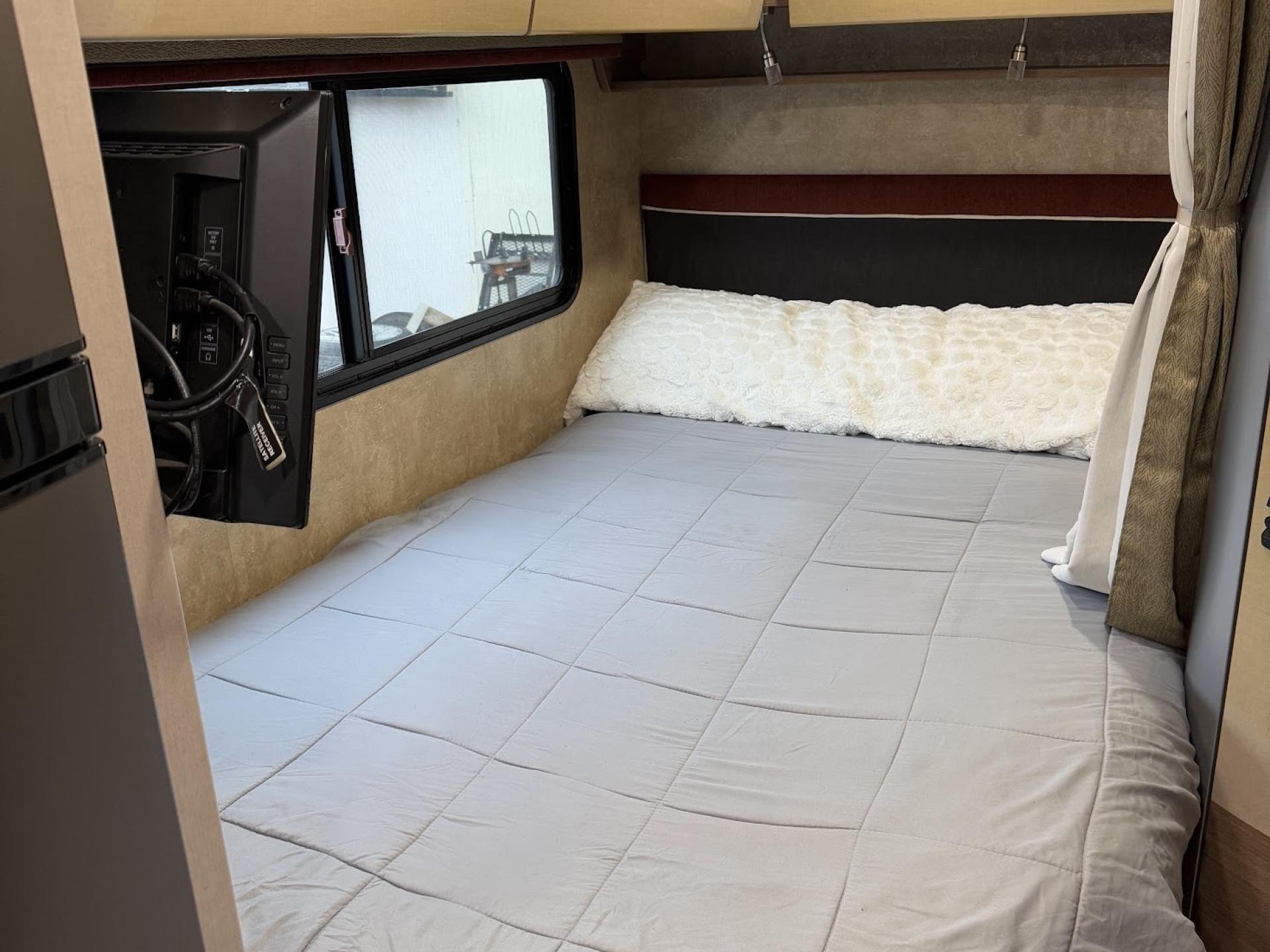 2016 Winnebago Navion 24j