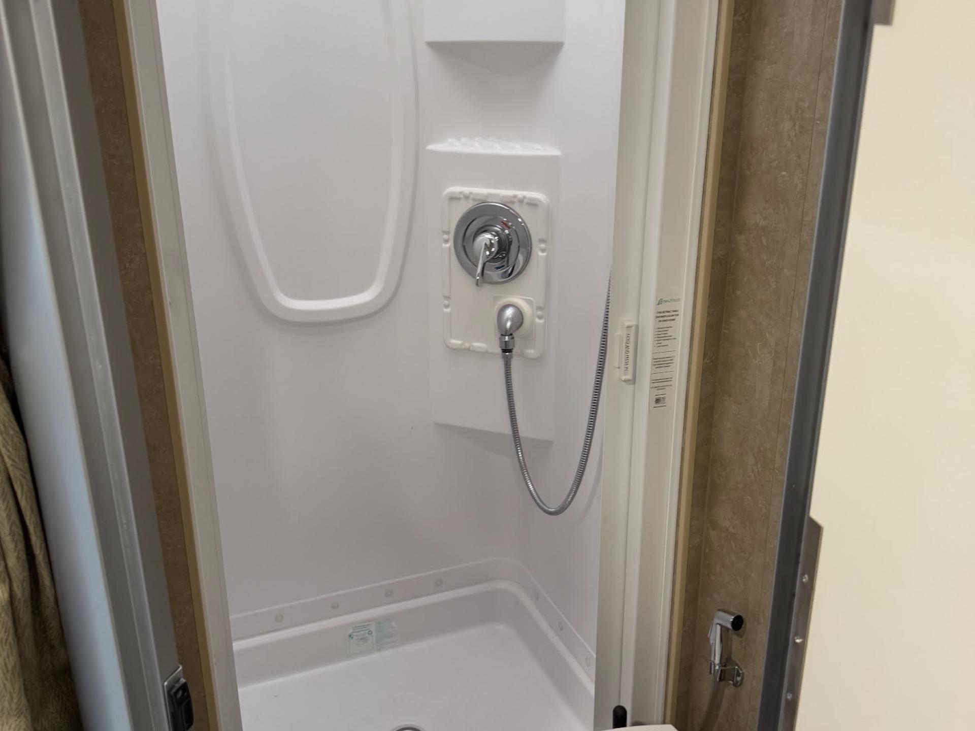 2016 Winnebago Navion 24j