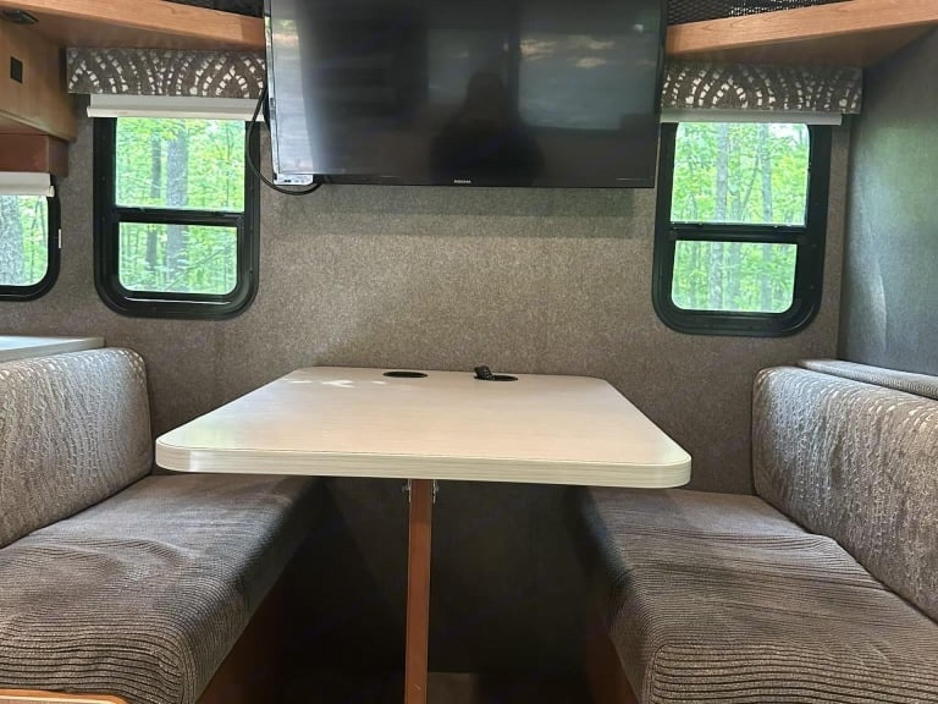 2018 Winnebago Vista 27PE