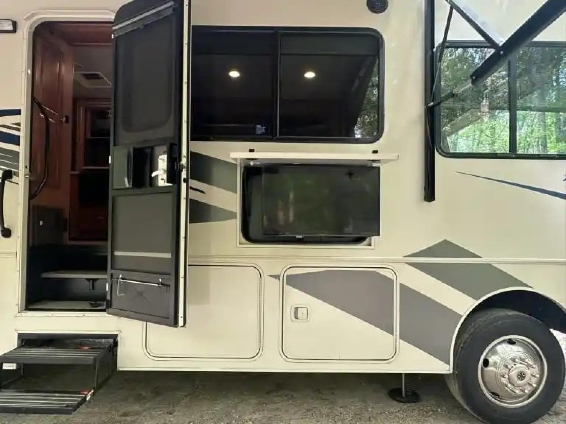 2018 Winnebago Vista 27PE
