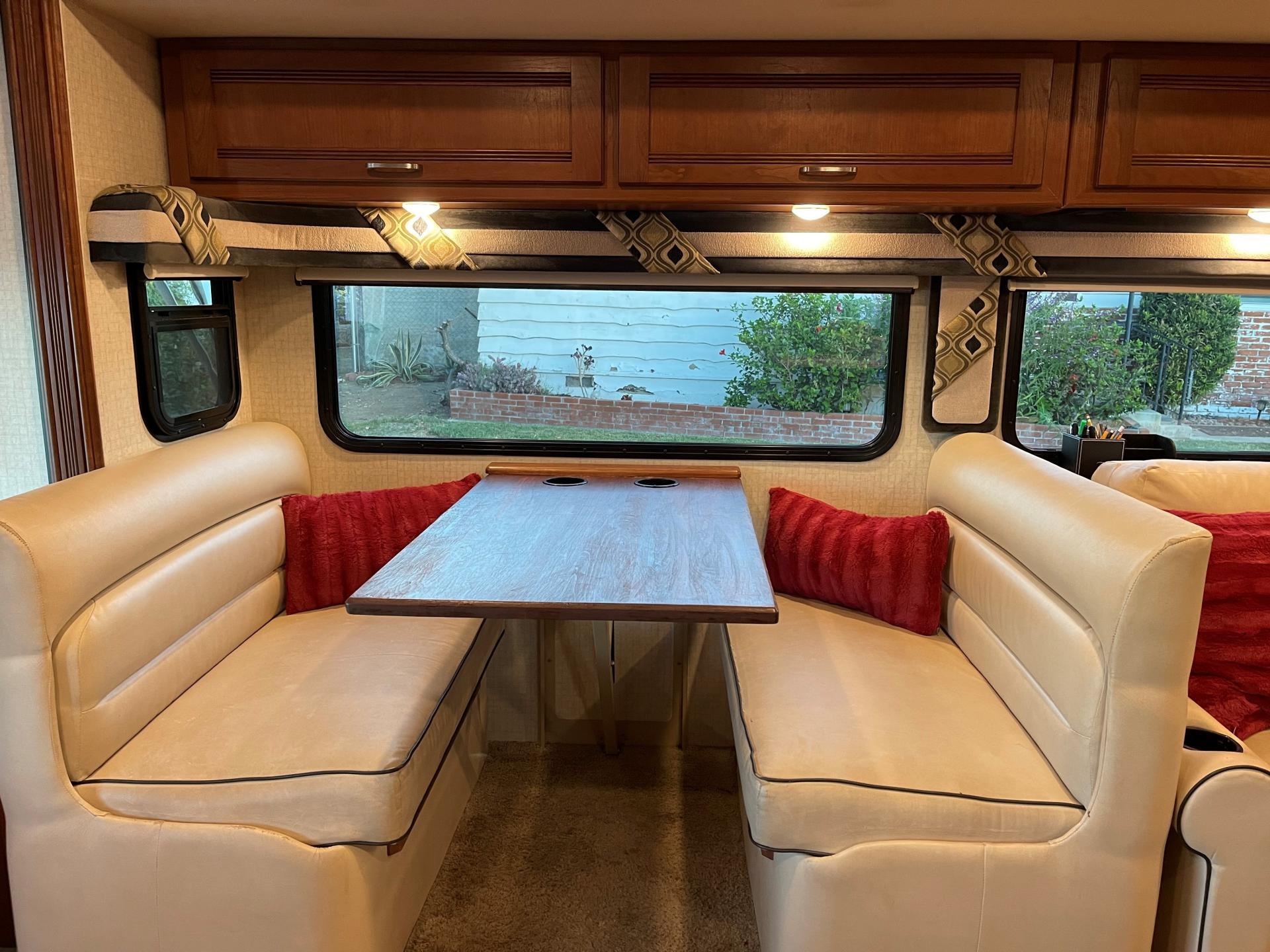 2017 Winnebago Forza 38w