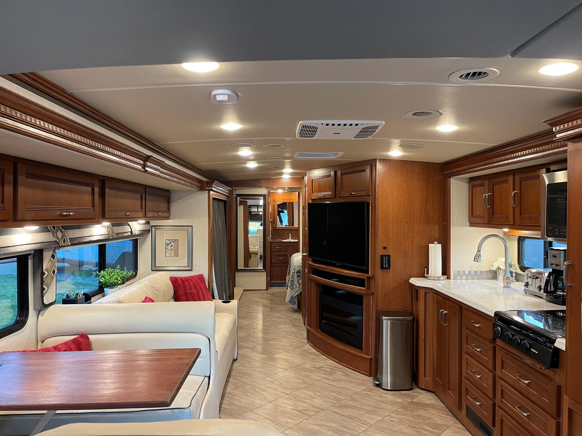 2017 Winnebago Forza 38w