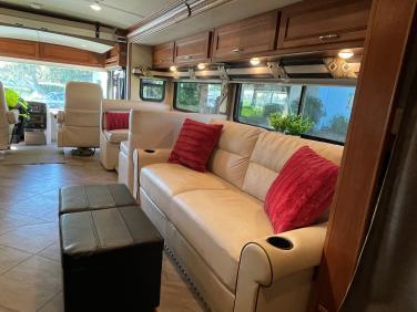 2017 Winnebago Forza 38w