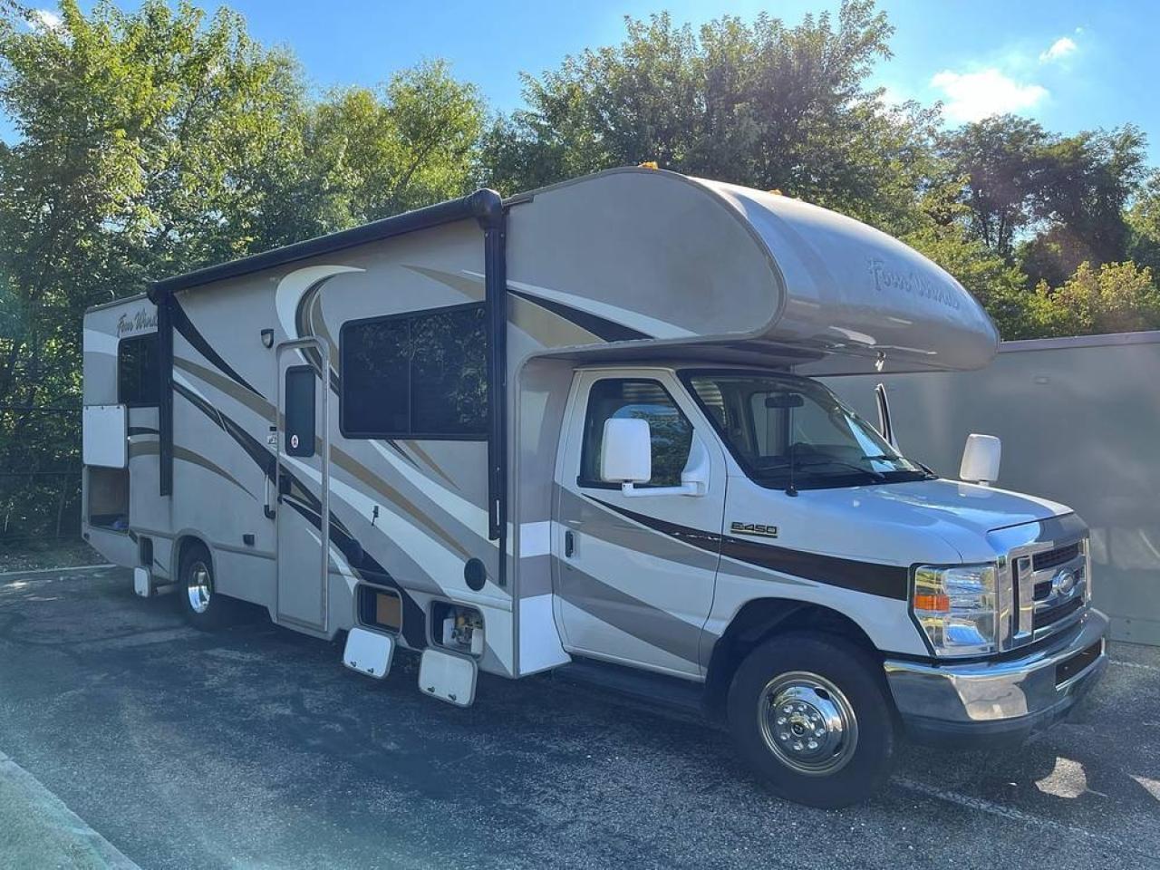 2015 Thor Motor Coach Four Winds 28z