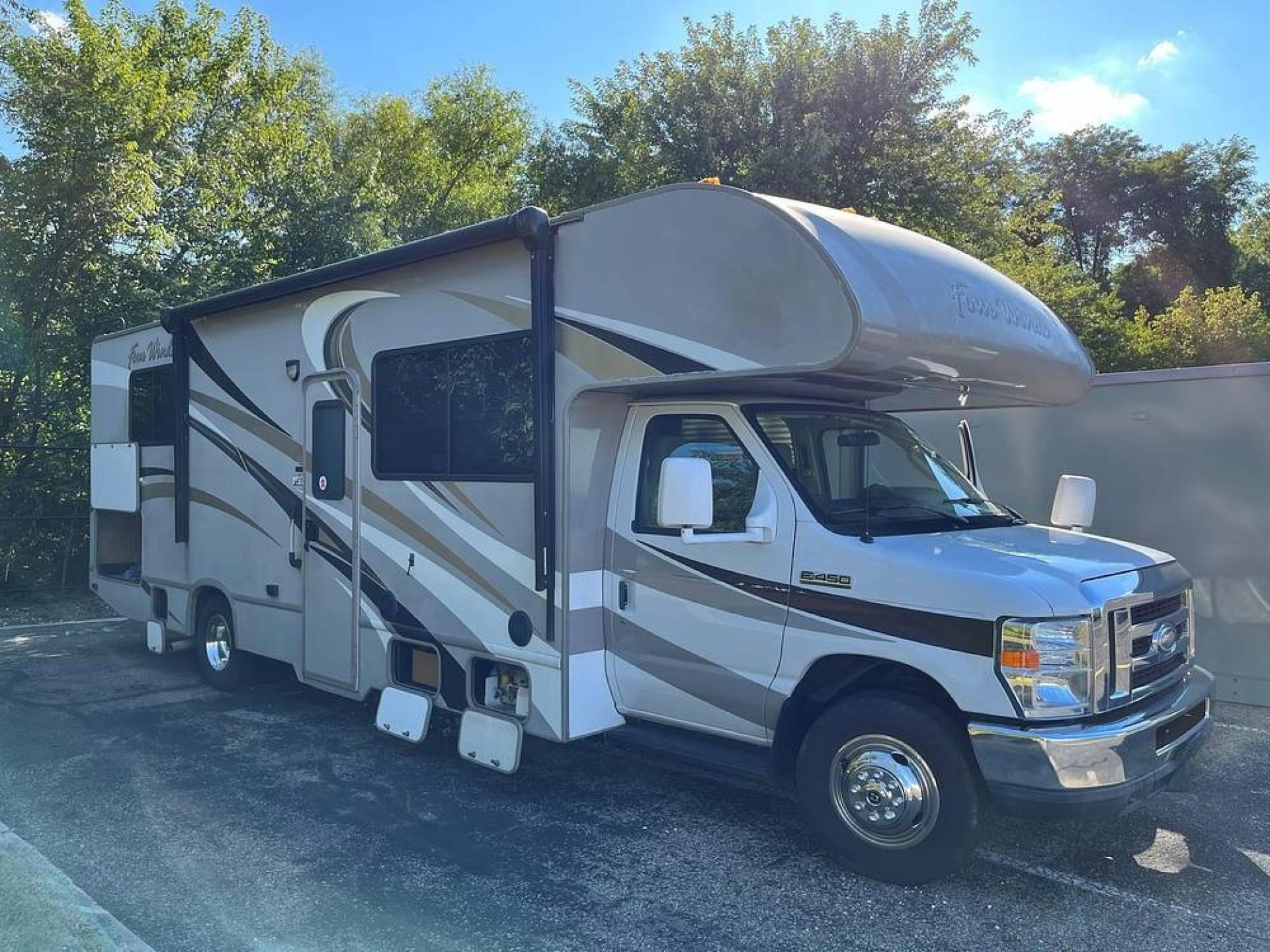 2015 Thor Motor Coach Four Winds 28z