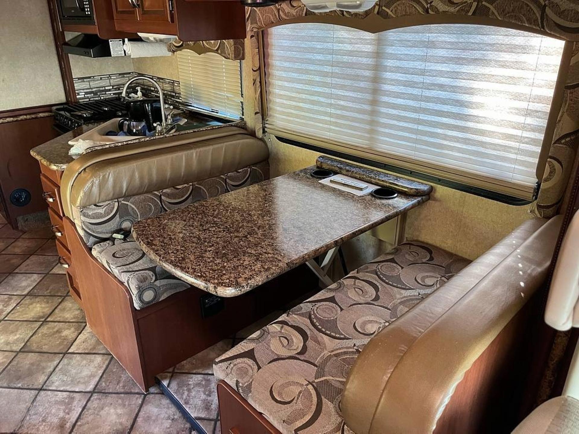 2015 Thor Motor Coach Four Winds 28z