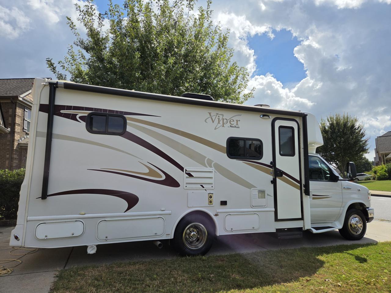 2017 Nexus RV Viper 25v