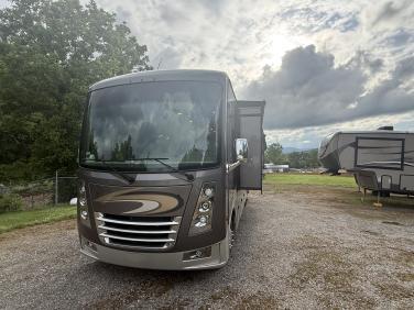 2019 Thor Motor Coach Miramar 37.1