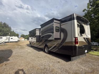 2019 Thor Motor Coach Miramar 37.1