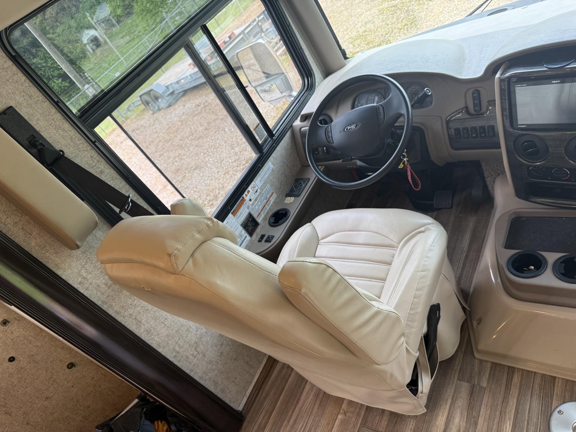 2019 Thor Motor Coach Miramar 37.1