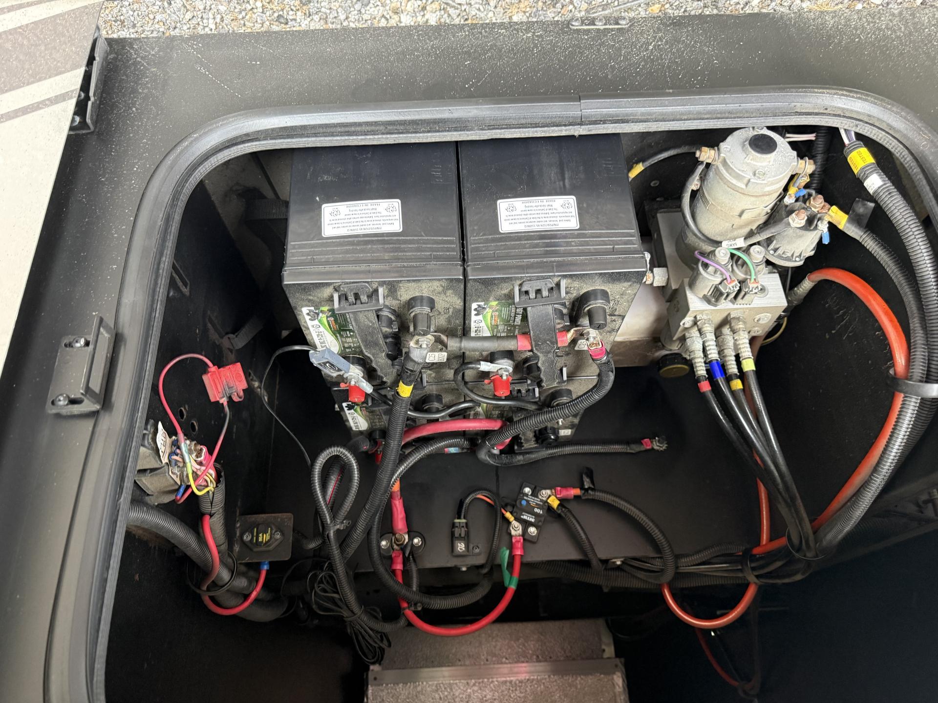 2019 Thor Motor Coach Miramar 37.1