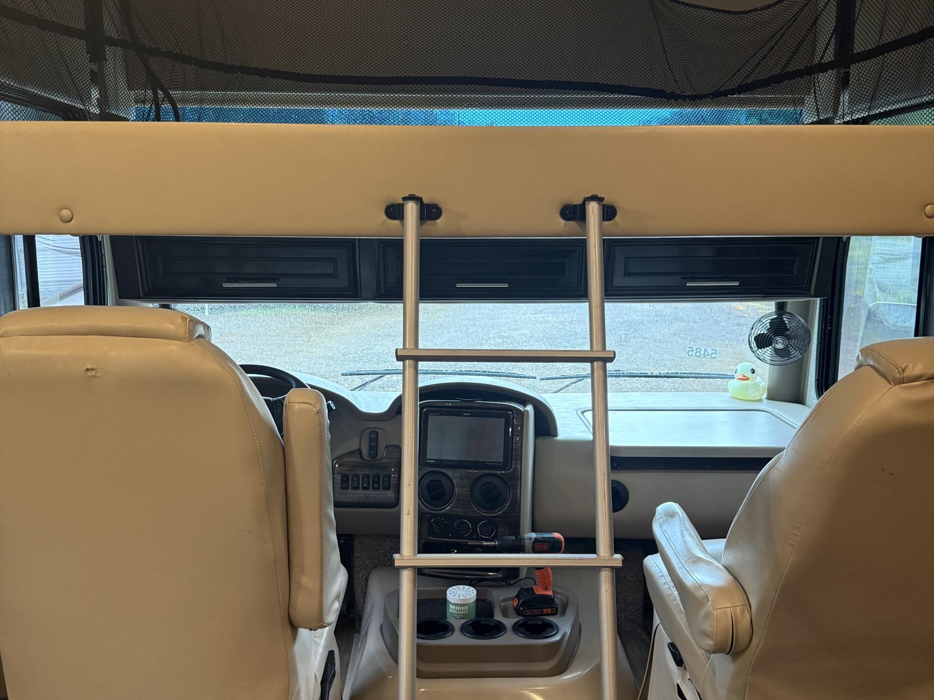 2019 Thor Motor Coach Miramar 37.1