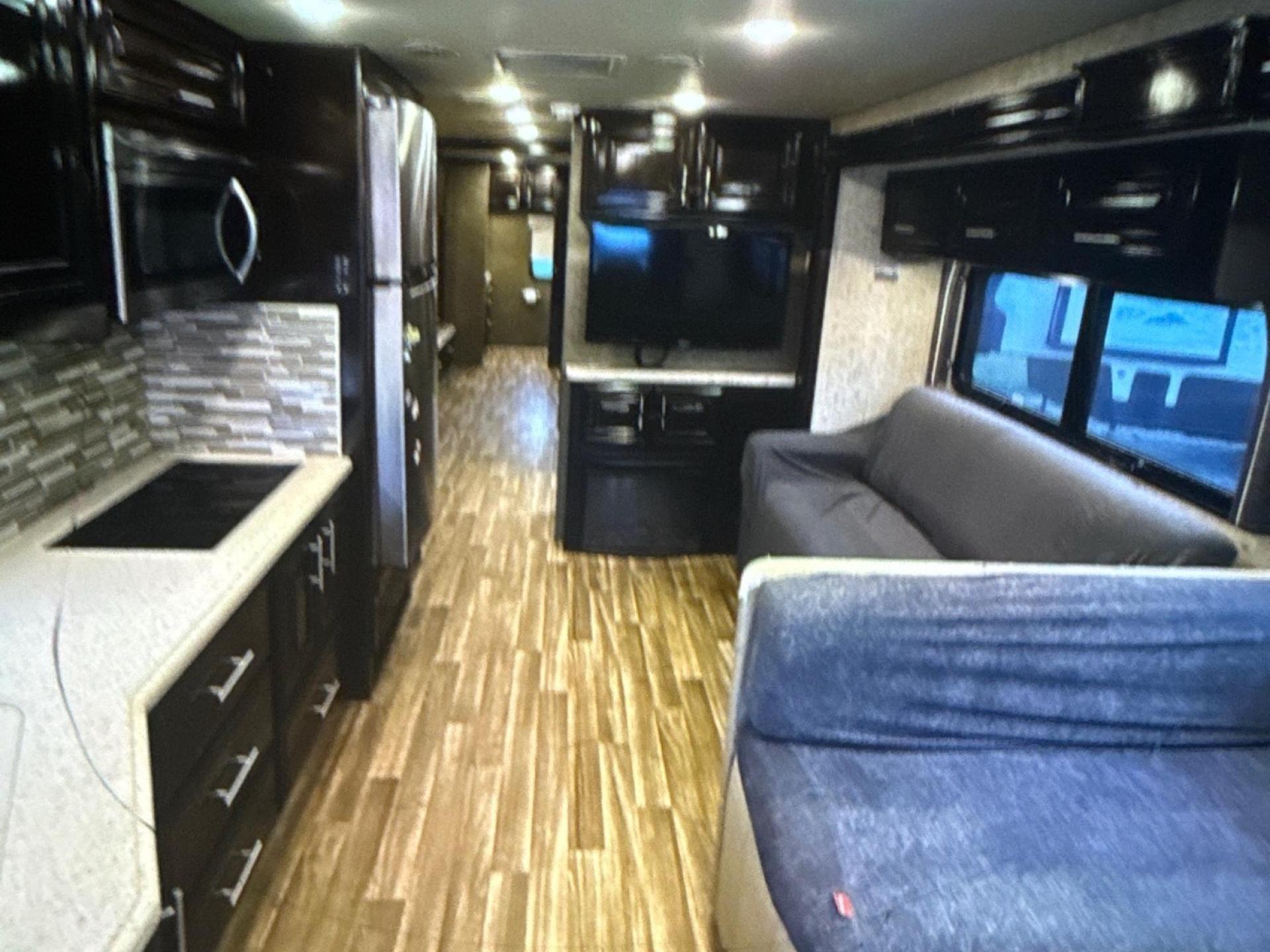 2019 Thor Motor Coach Miramar 37.1