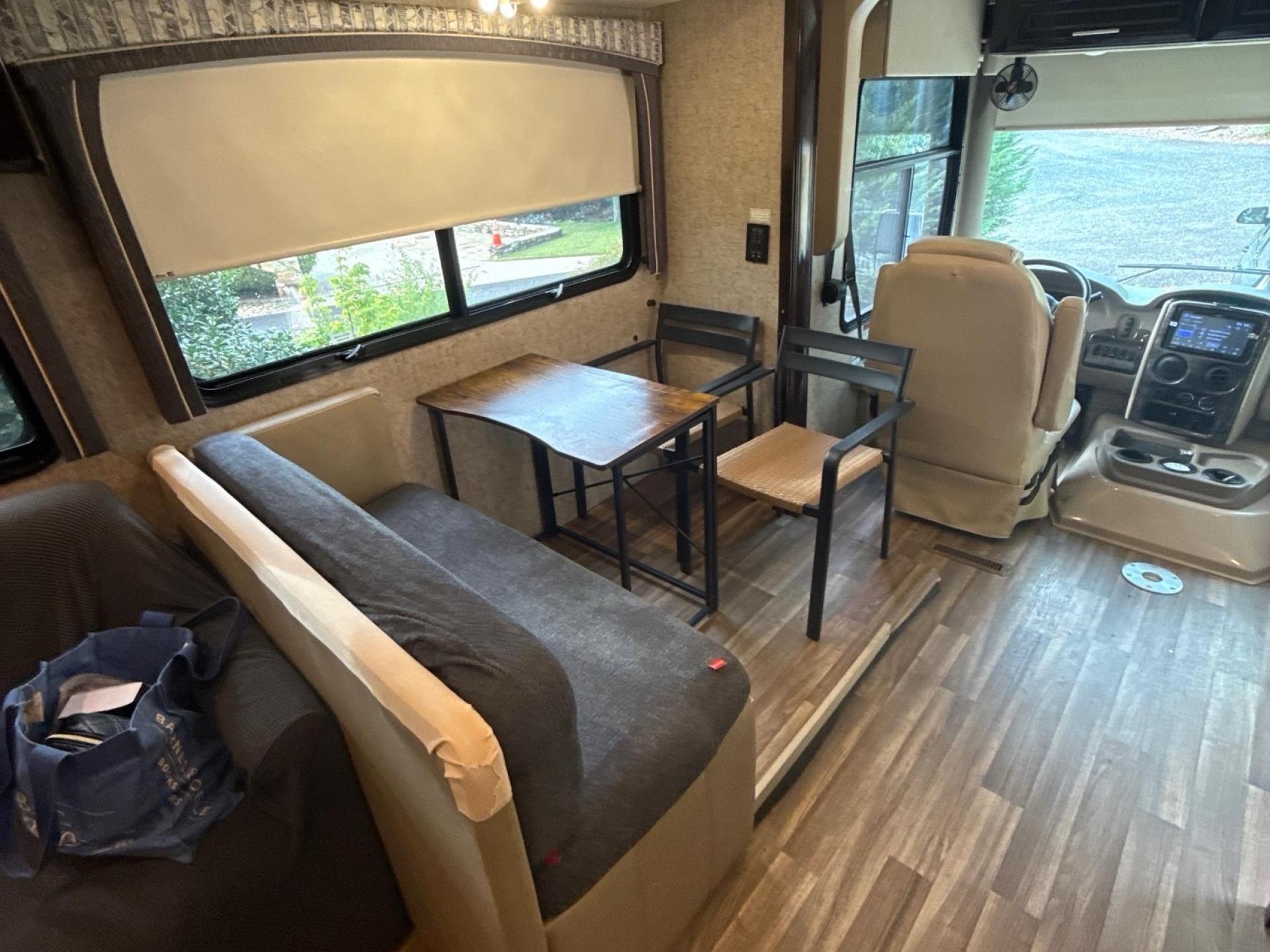 2019 Thor Motor Coach Miramar 37.1