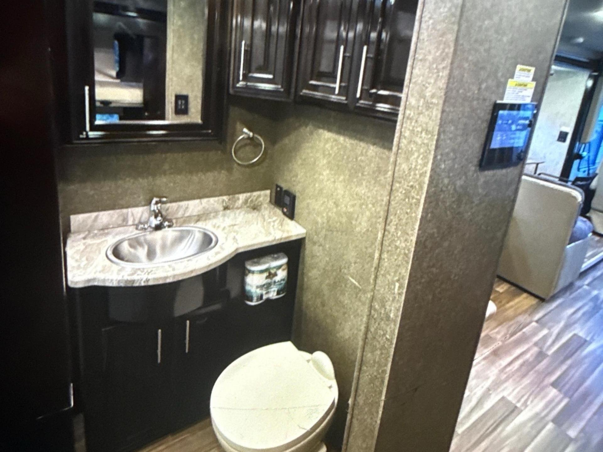 2019 Thor Motor Coach Miramar 37.1