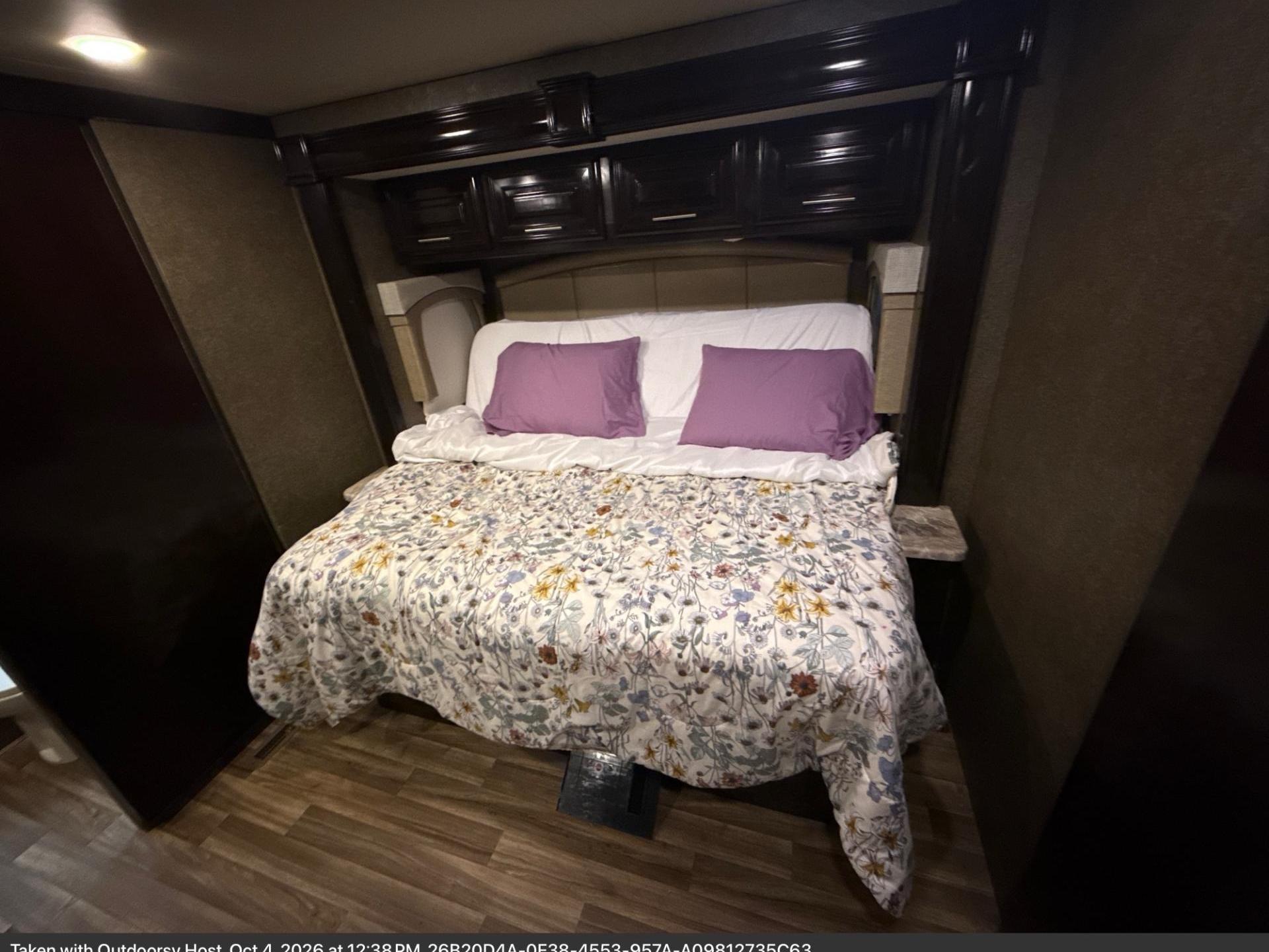 2019 Thor Motor Coach Miramar 37.1