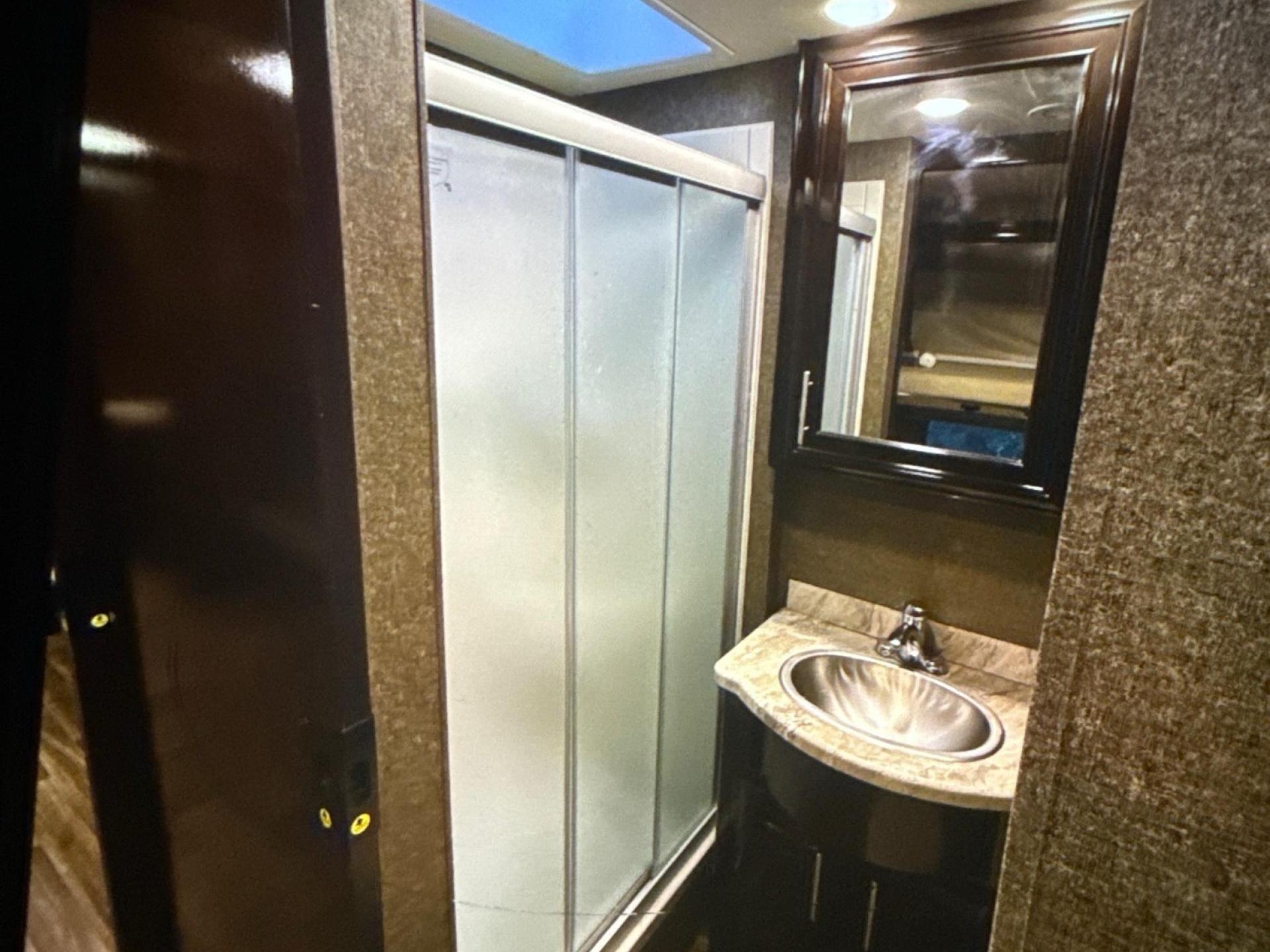 2019 Thor Motor Coach Miramar 37.1